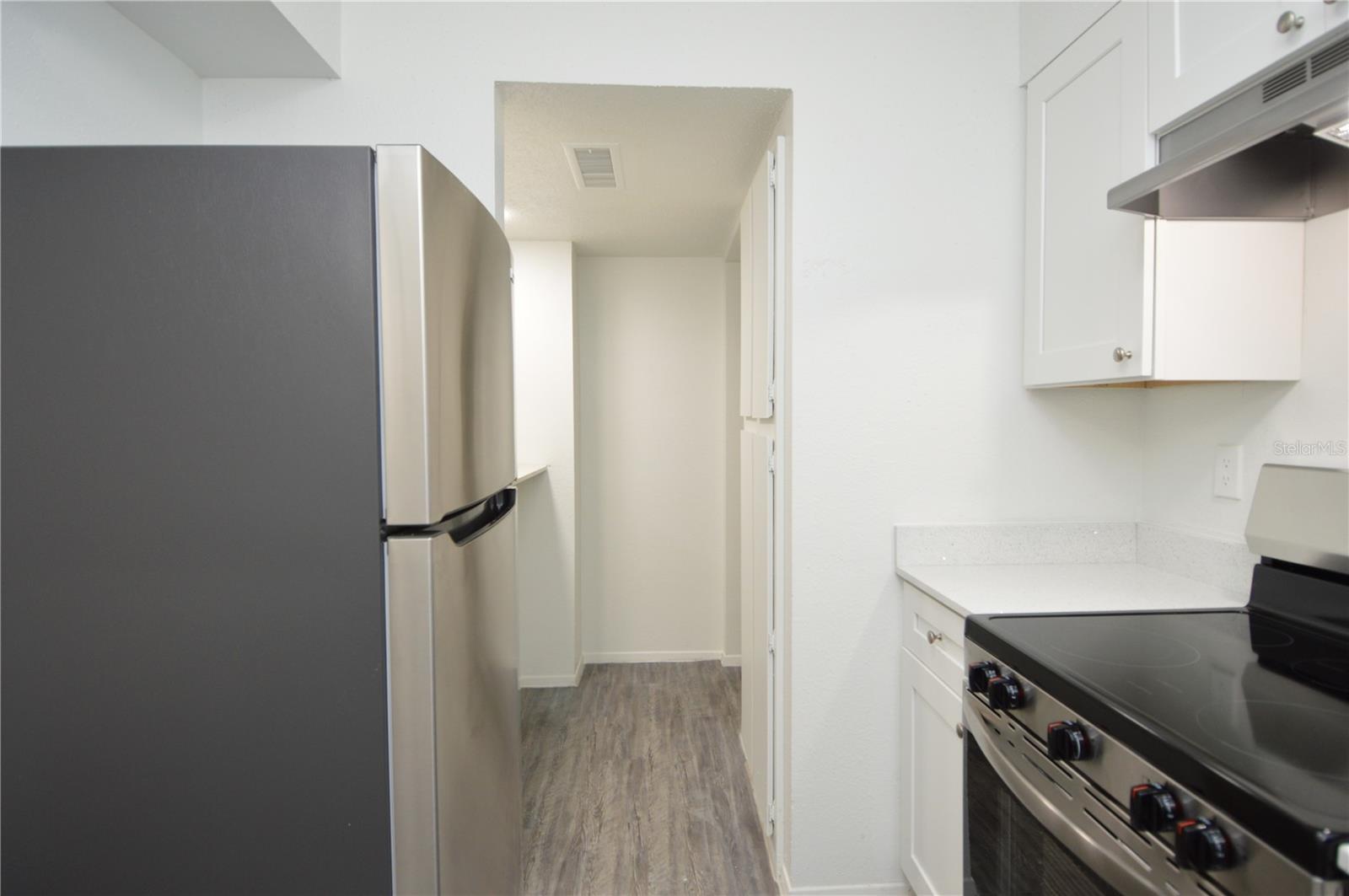 Image 19 of 76 For 5004 Castile Place 463