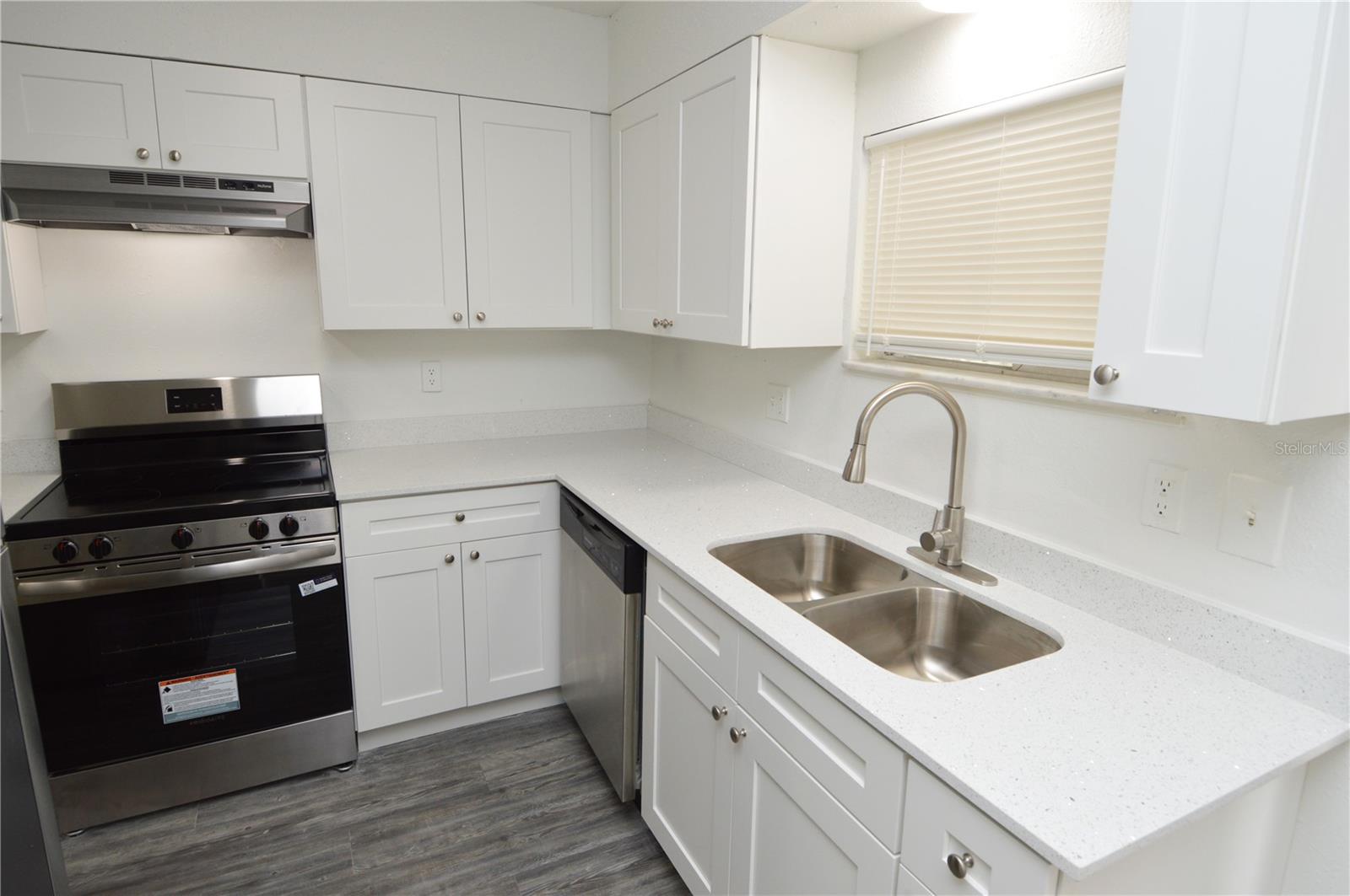 Image 20 of 76 For 5004 Castile Place 463