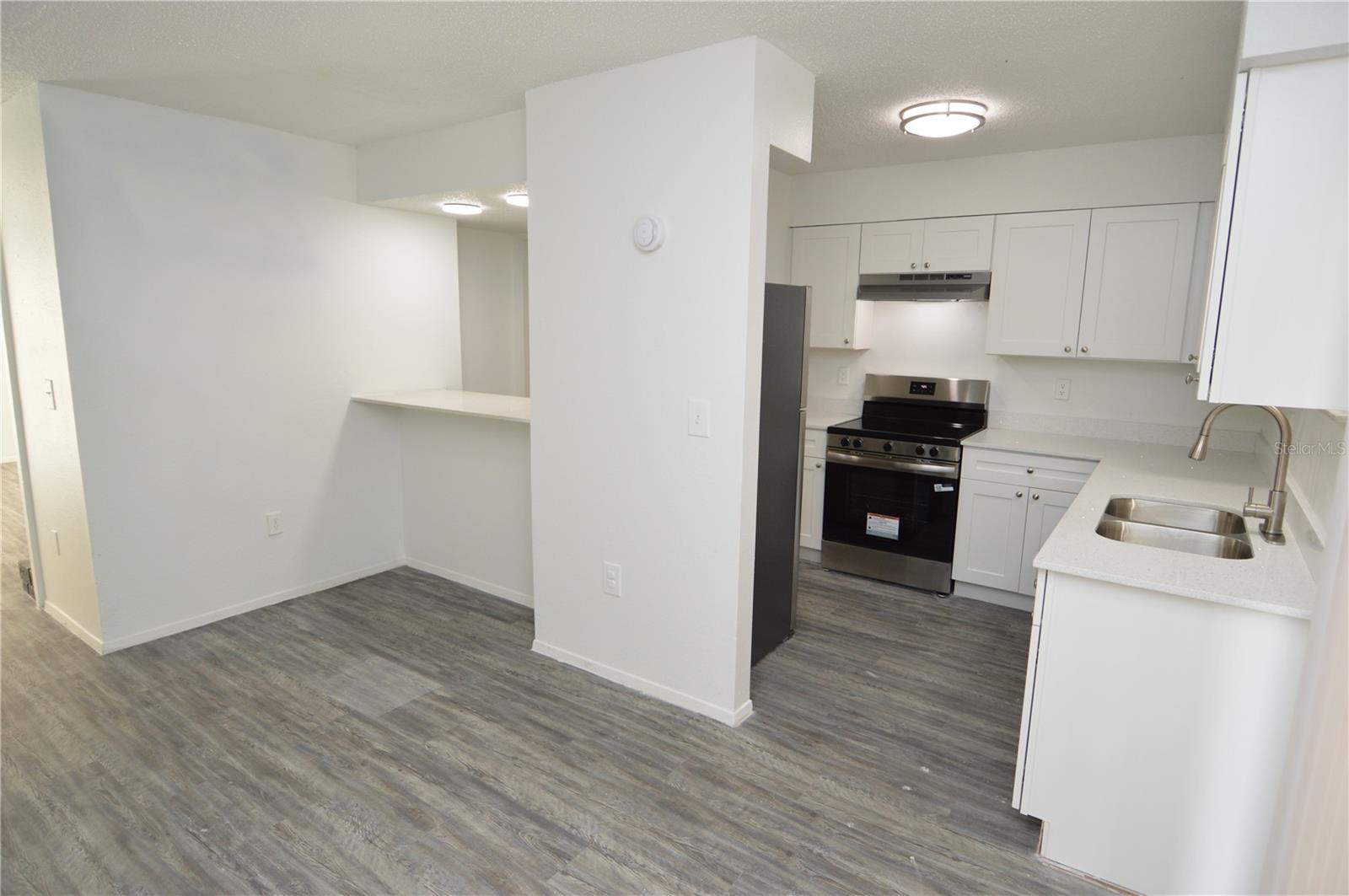 Image 22 of 76 For 5004 Castile Place 463