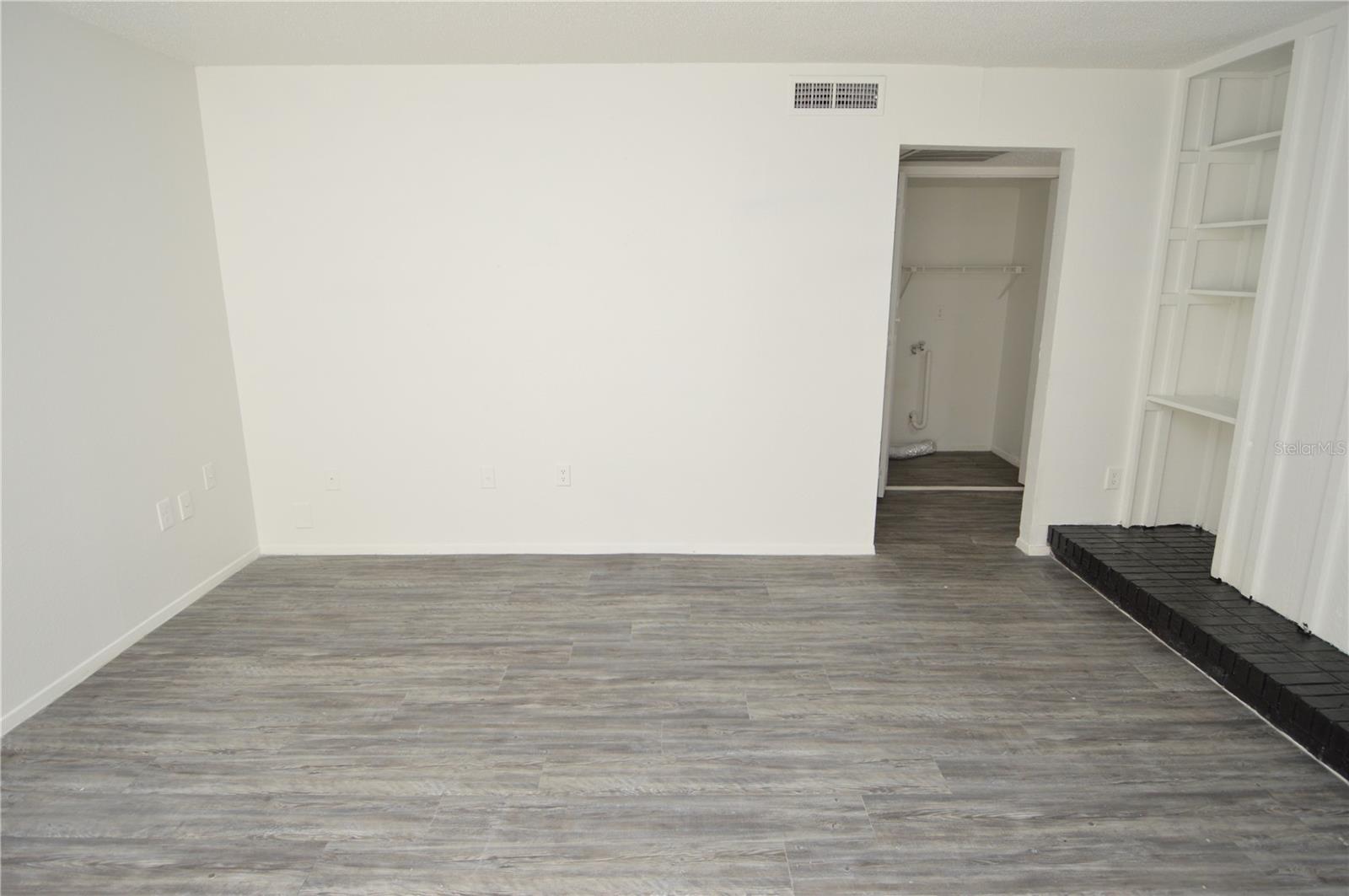 Image 26 of 76 For 5004 Castile Place 463