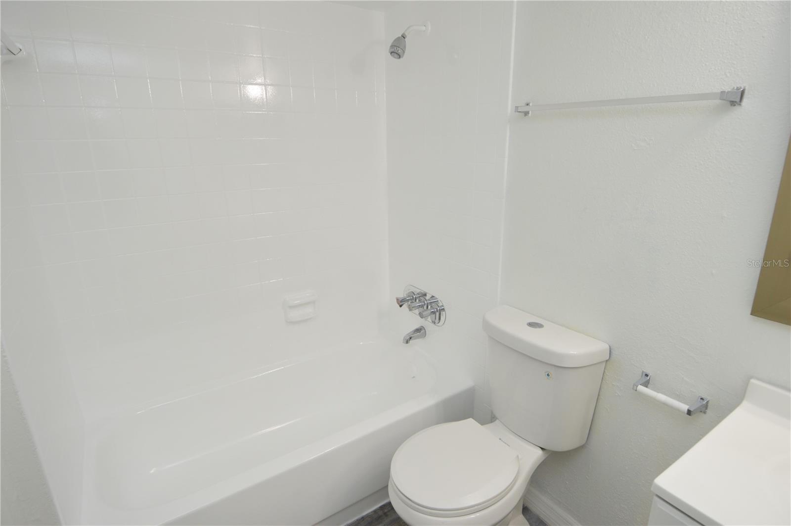 Image 37 of 76 For 5004 Castile Place 463