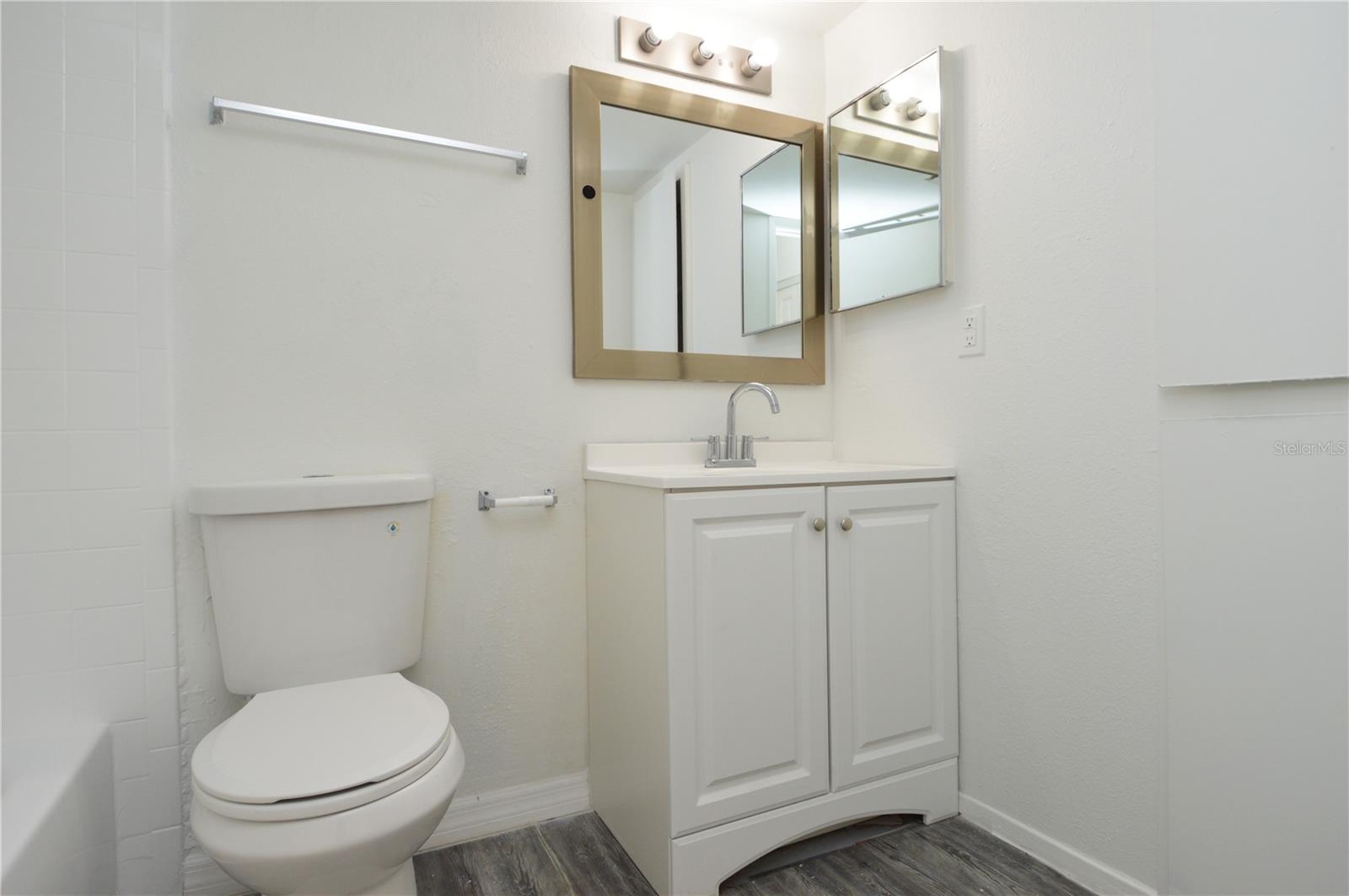 Image 38 of 76 For 5004 Castile Place 463