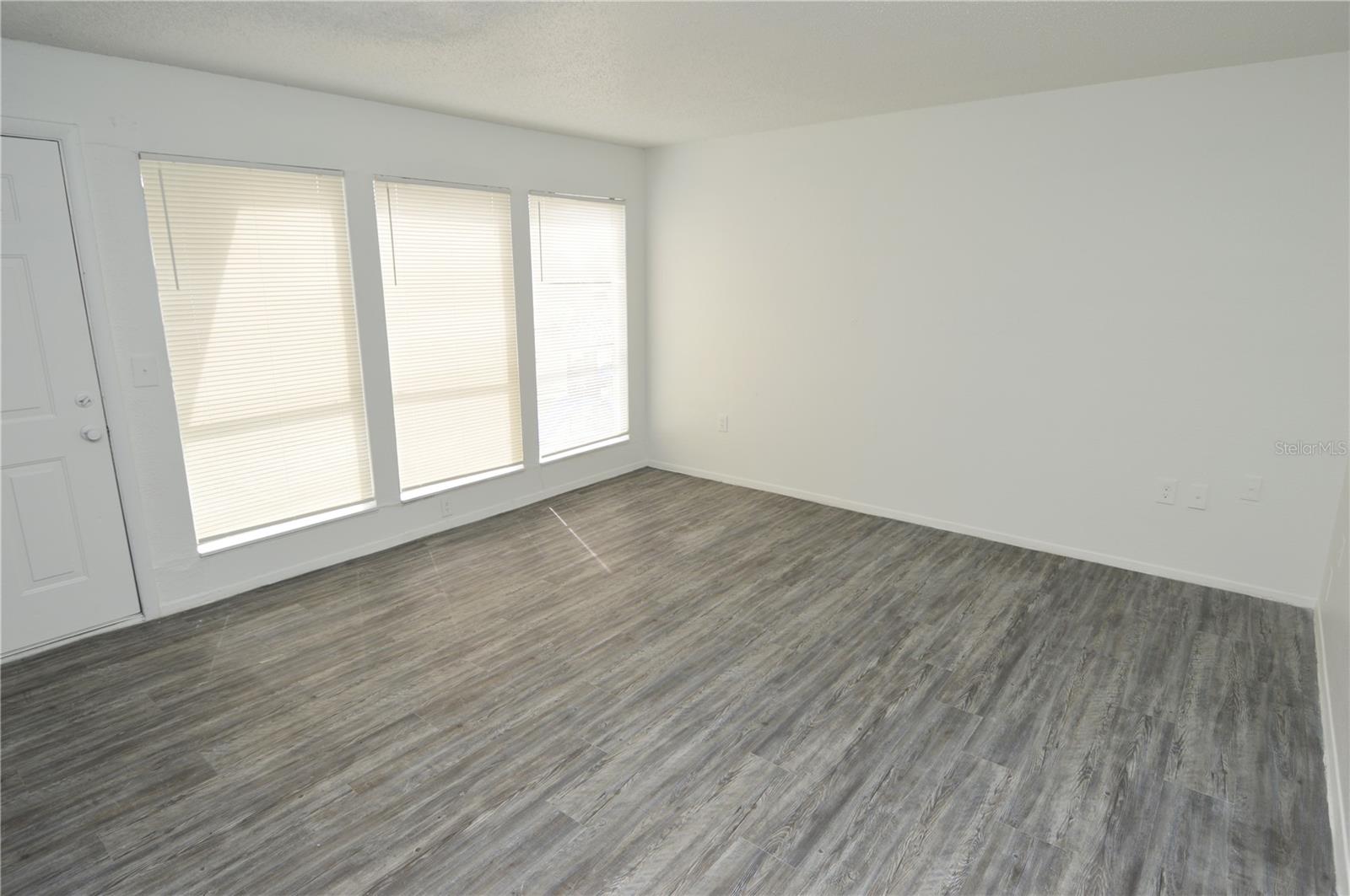 Image 4 of 76 For 5004 Castile Place 463