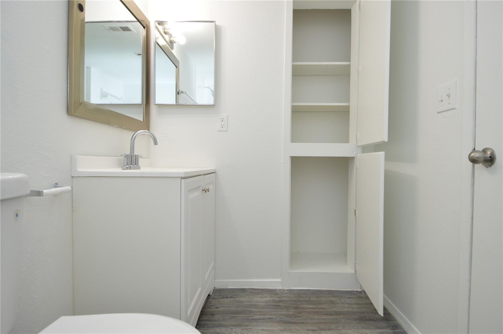 Image 40 of 76 For 5004 Castile Place 463