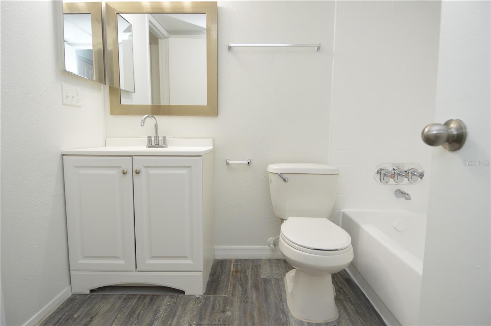 Image 51 of 76 For 5004 Castile Place 463