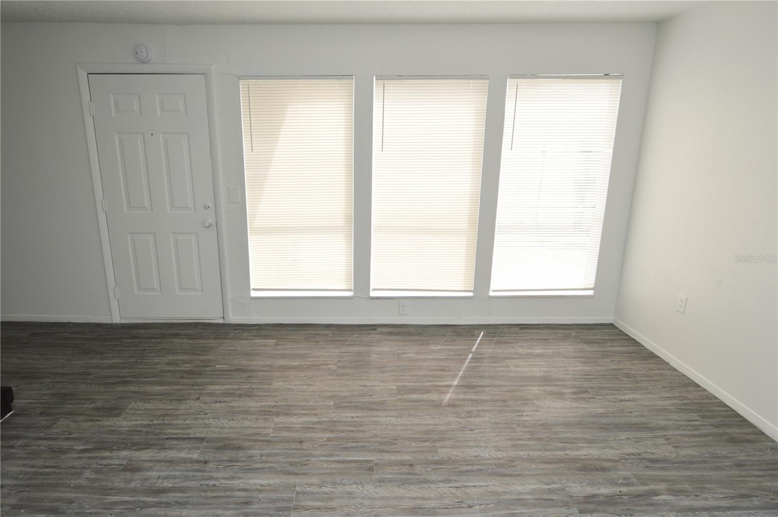 Image 6 of 76 For 5004 Castile Place 463