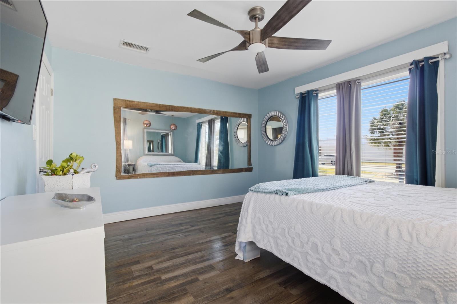 Image 16 of 31 For 4831 Fairfield Avenue S