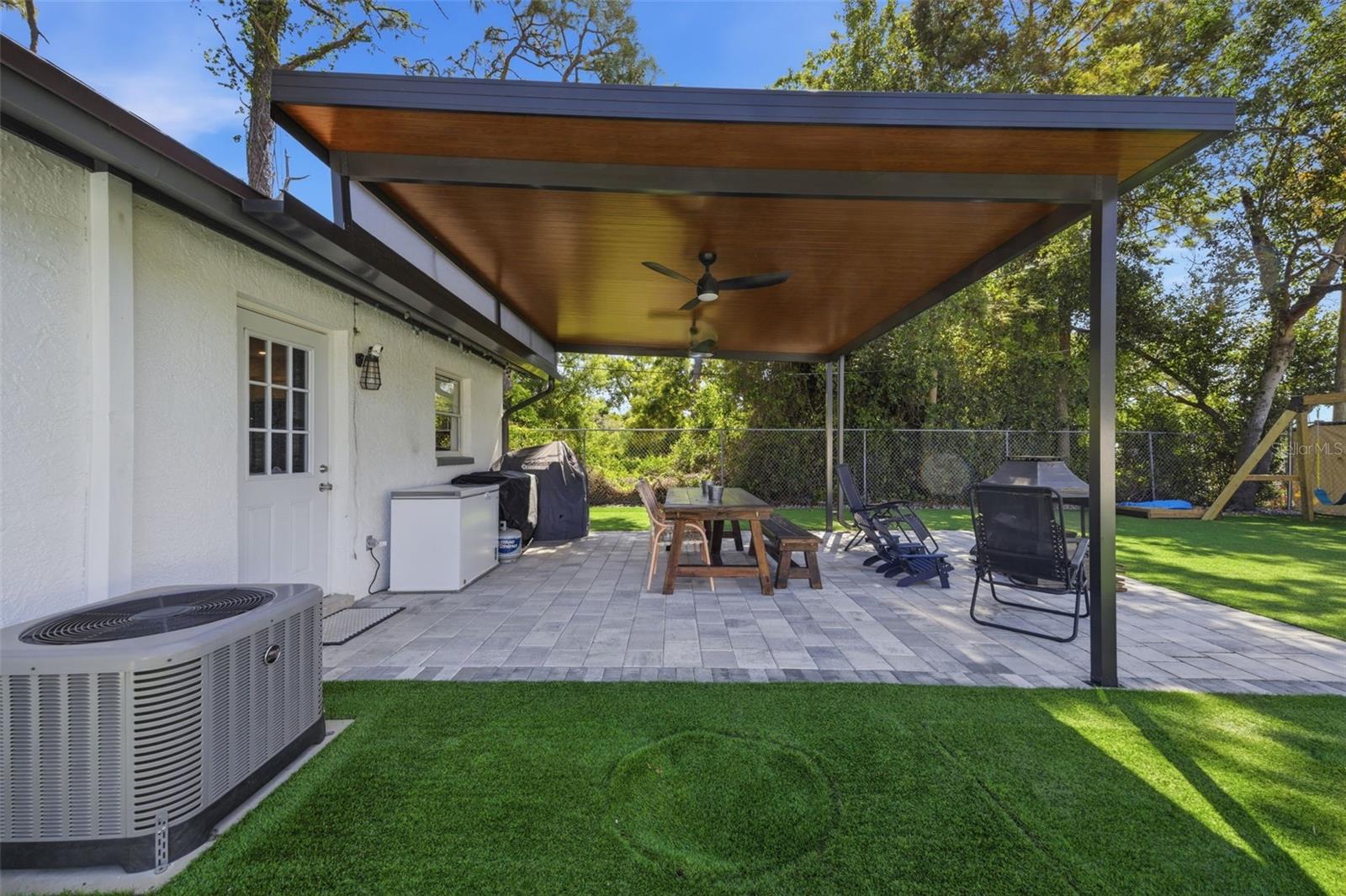 Image 19 of 27 For 720 Locust Street