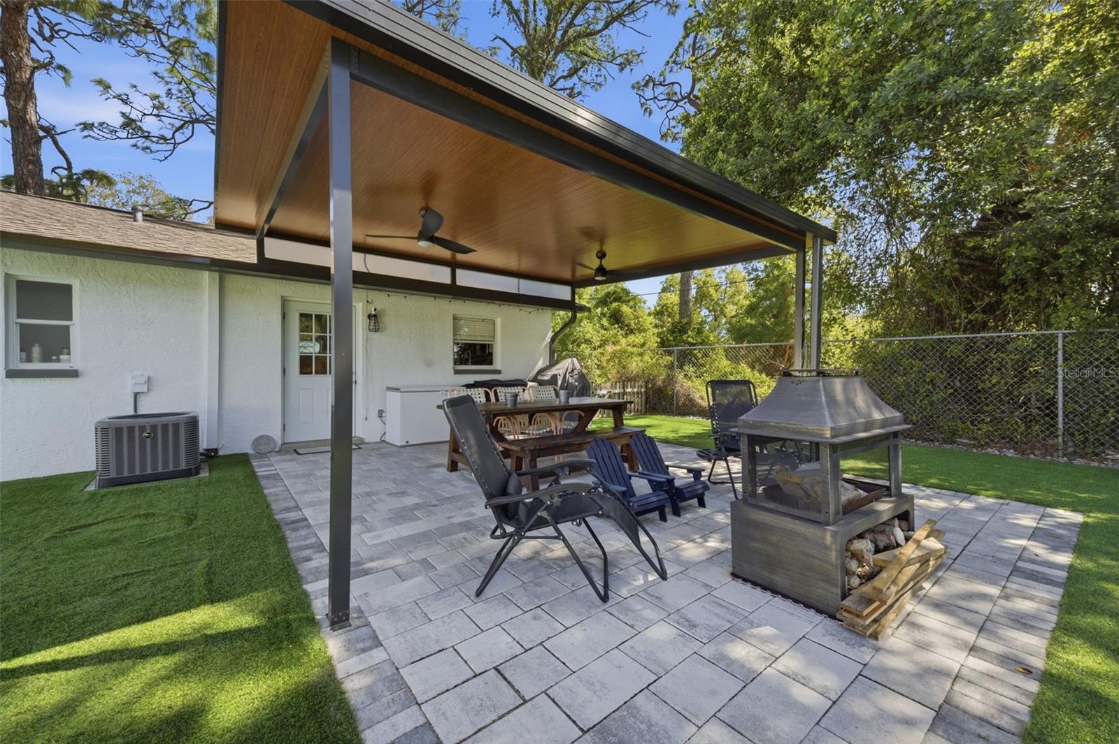 Image 20 of 27 For 720 Locust Street