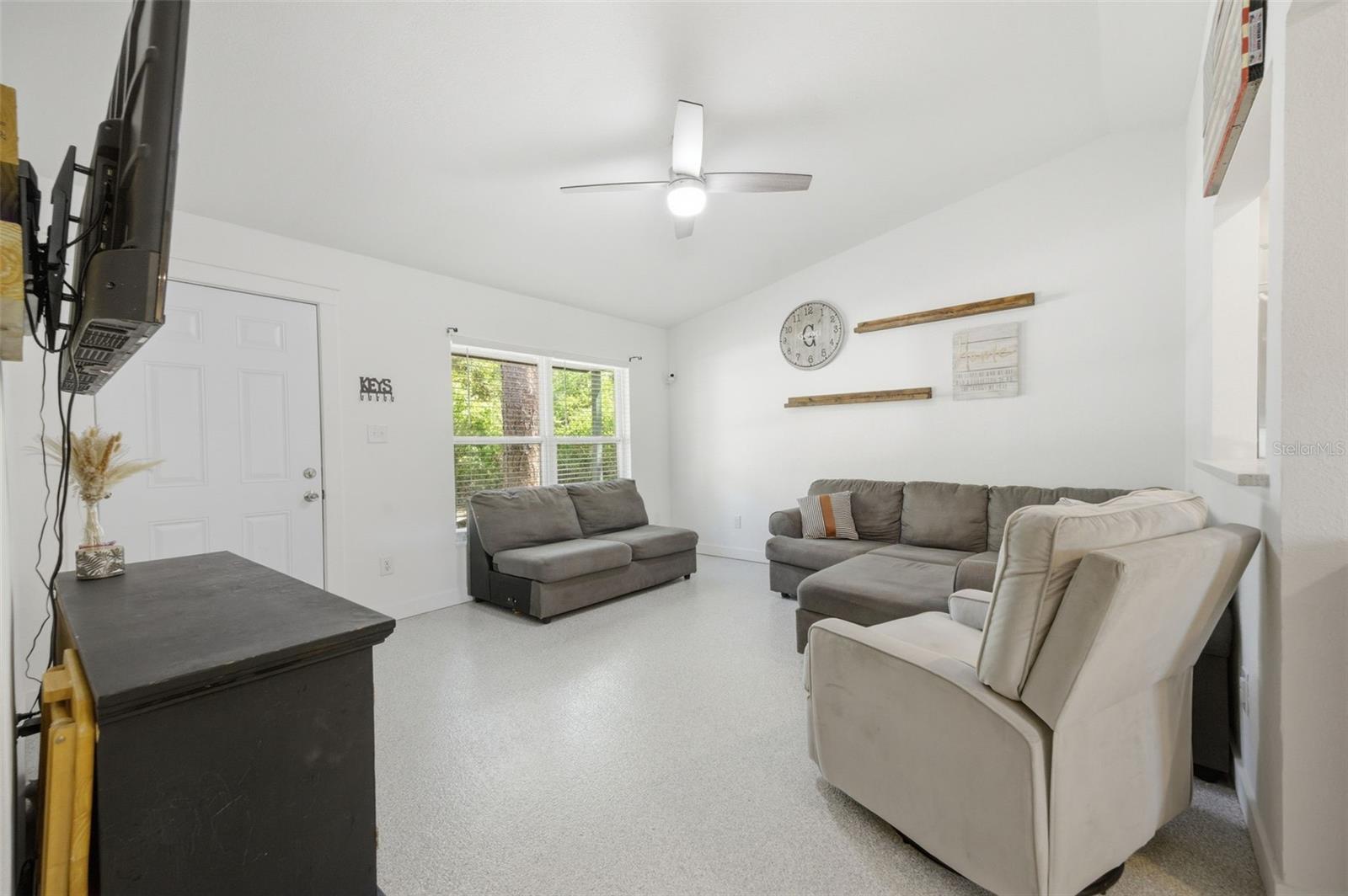 Image 4 of 27 For 720 Locust Street