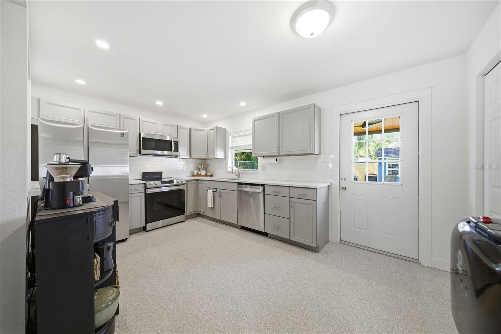 Image 8 of 27 For 720 Locust Street