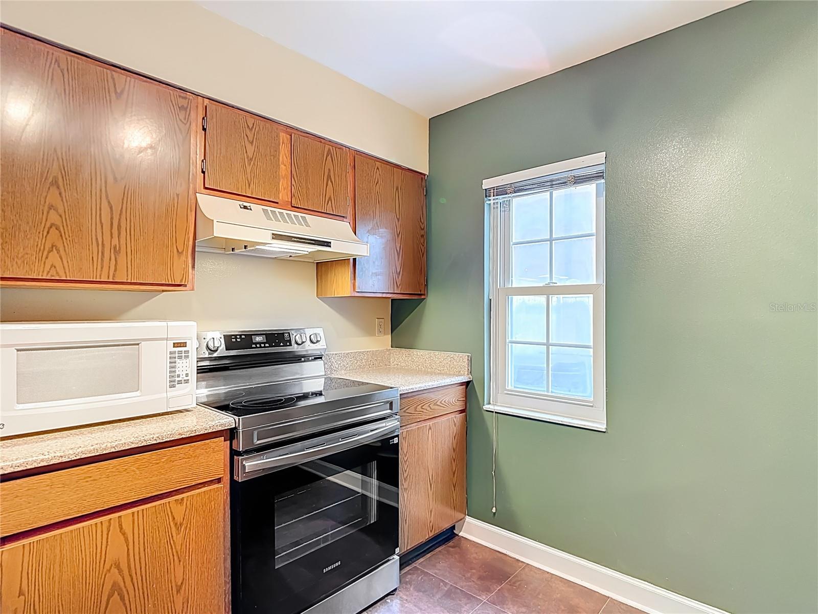 Image 7 of 53 For 16851 Le Clare Shores Drive