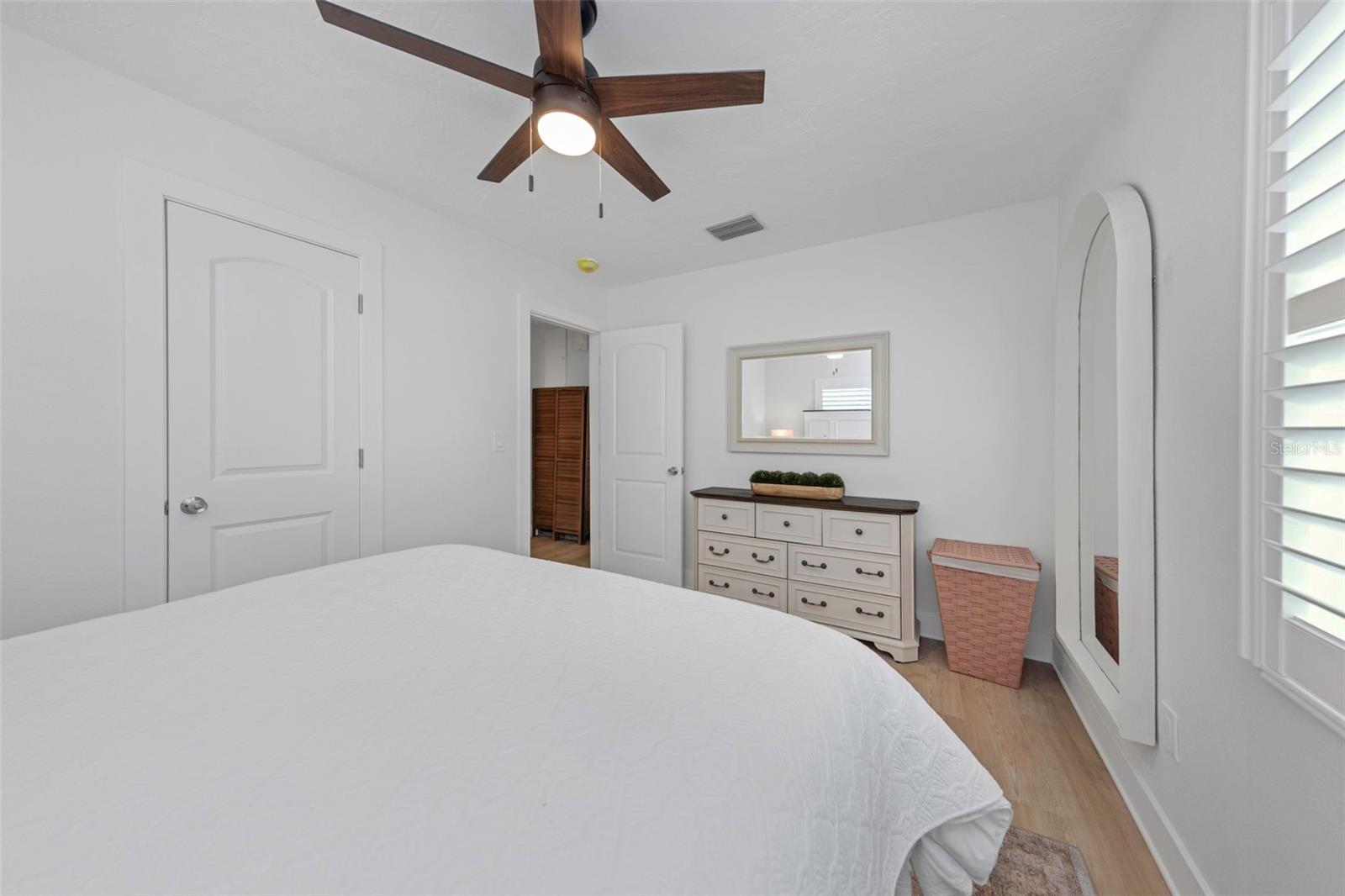 Image 24 of 42 For 550 80th Avenue