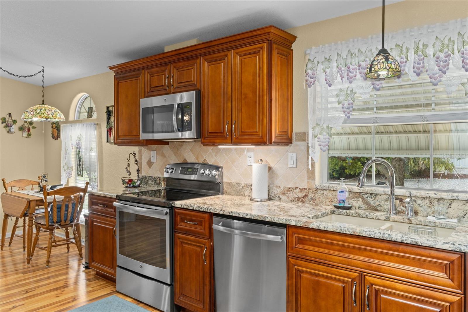 Image 13 of 56 For 7340 Devine Avenue