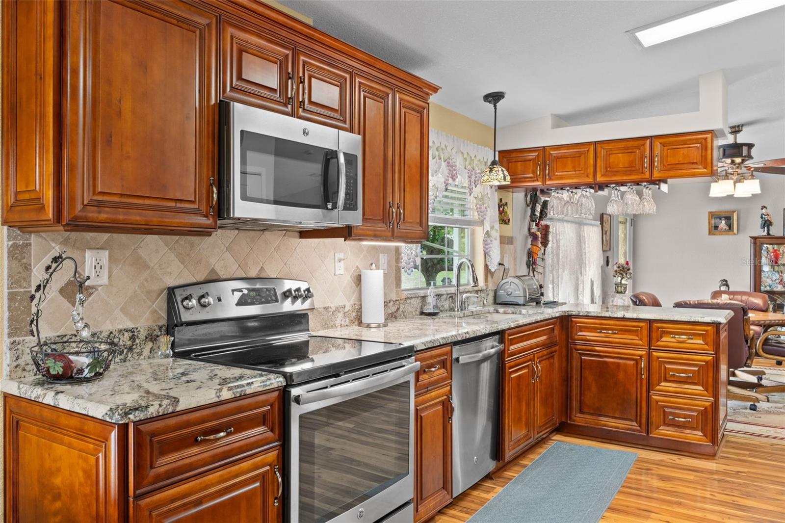 Image 15 of 56 For 7340 Devine Avenue