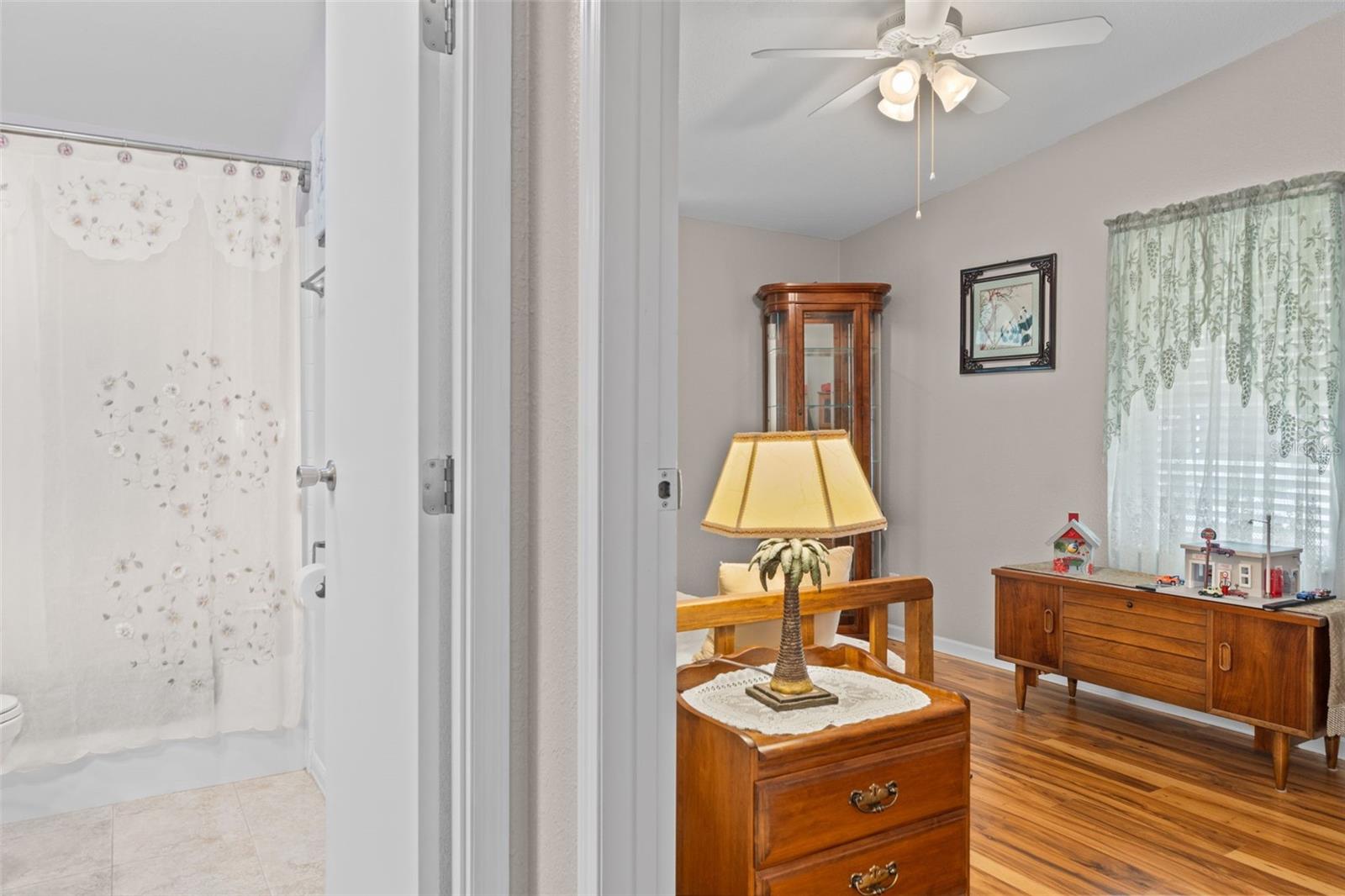 Image 22 of 56 For 7340 Devine Avenue