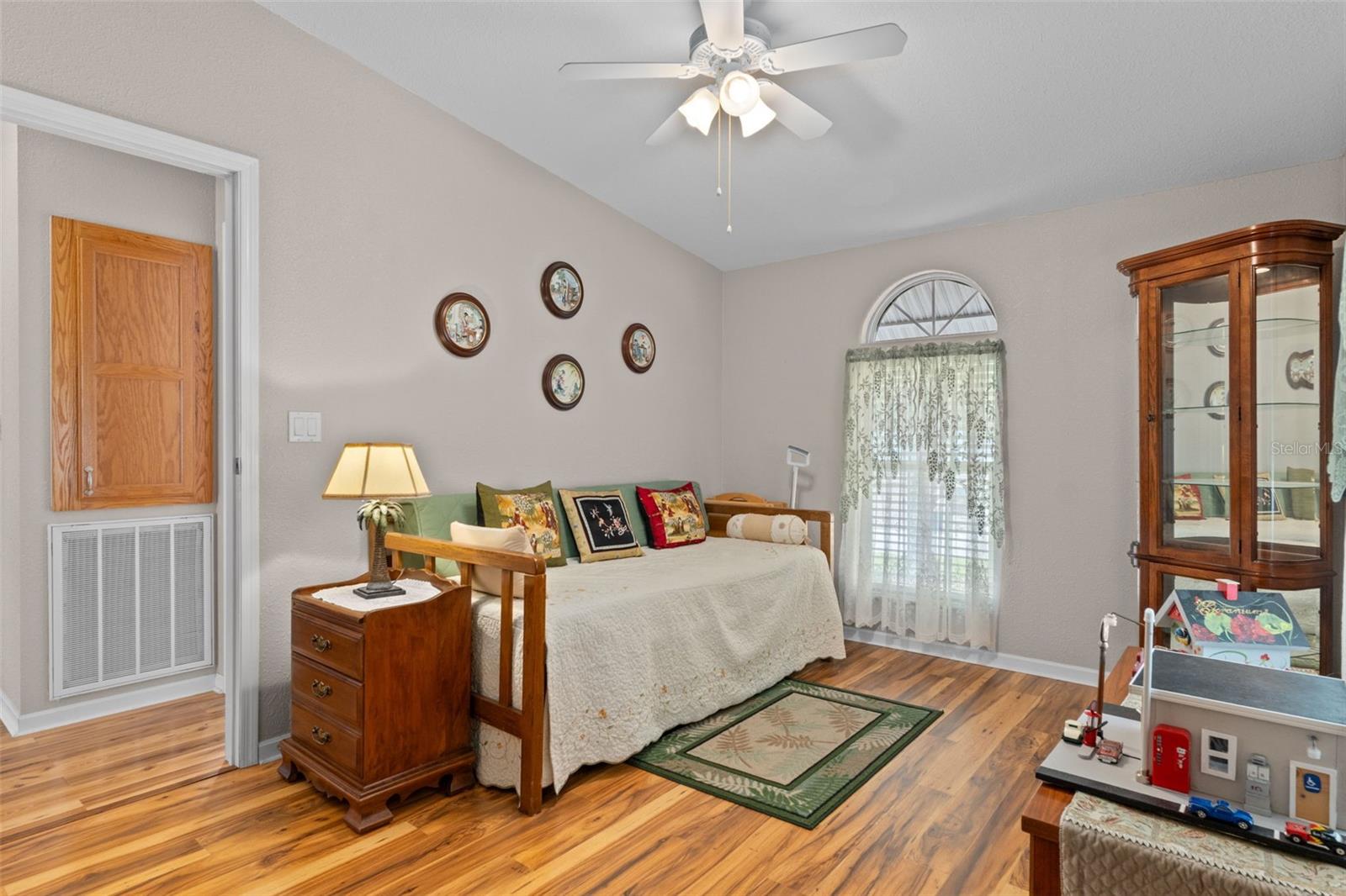 Image 24 of 56 For 7340 Devine Avenue