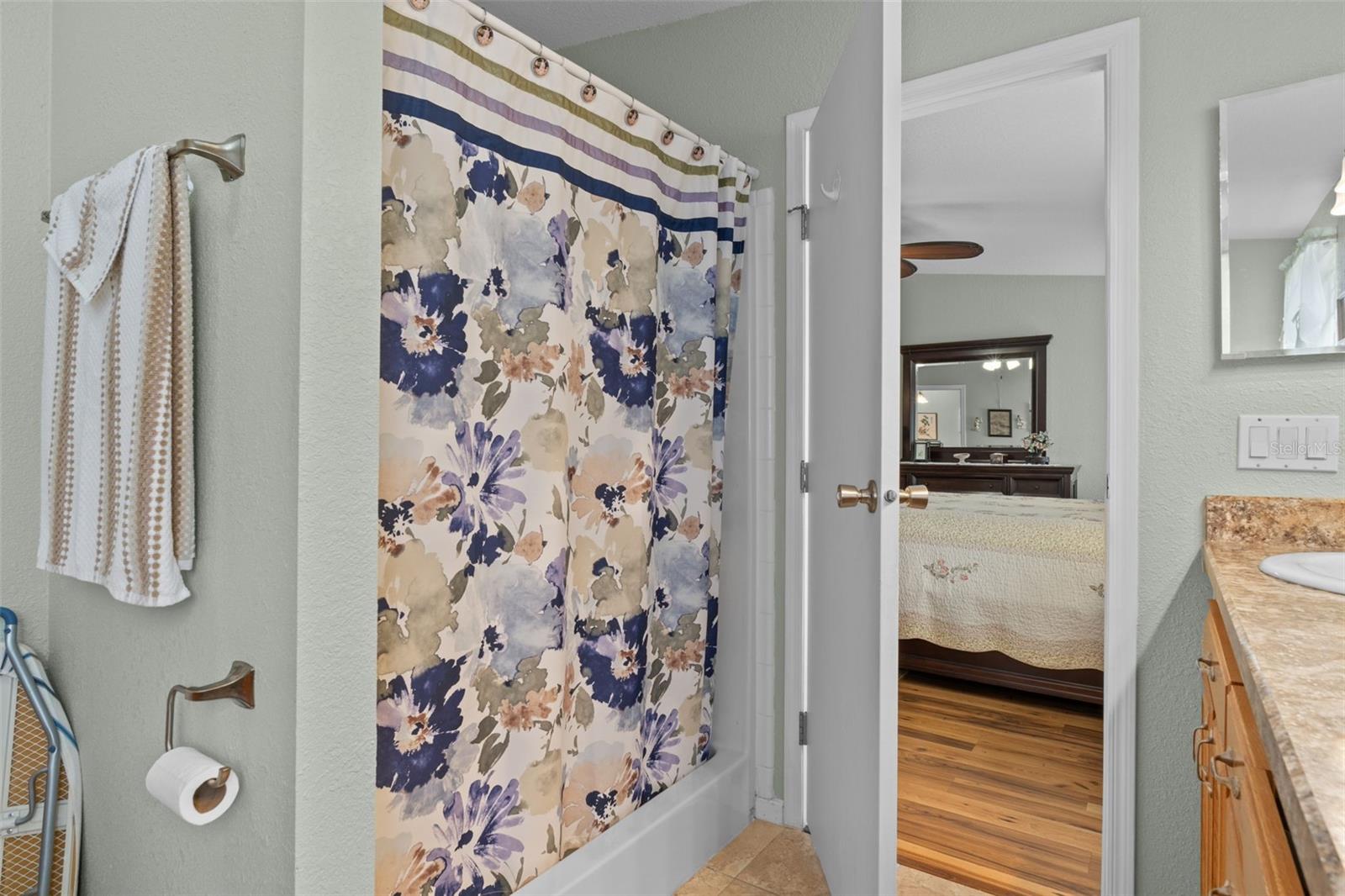 Image 31 of 56 For 7340 Devine Avenue