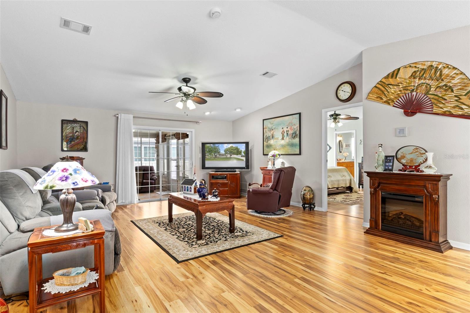 Image 7 of 56 For 7340 Devine Avenue