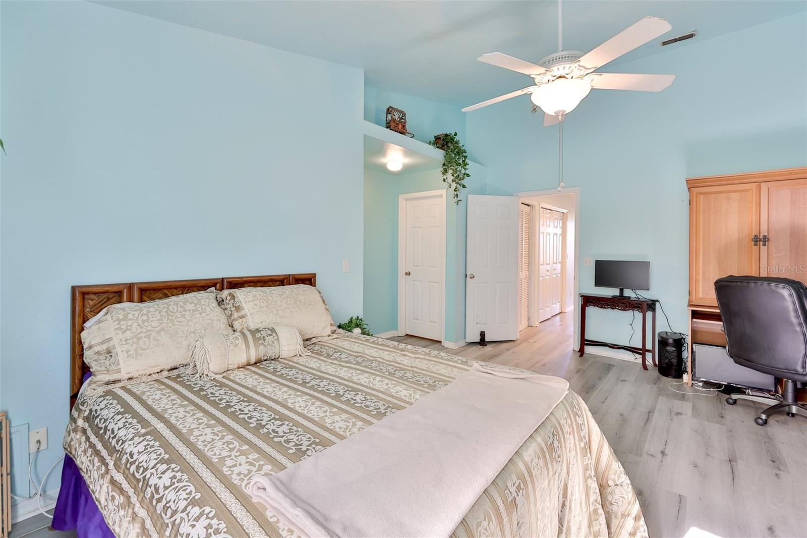 Image 36 of 48 For 6400 46th Avenue N 71