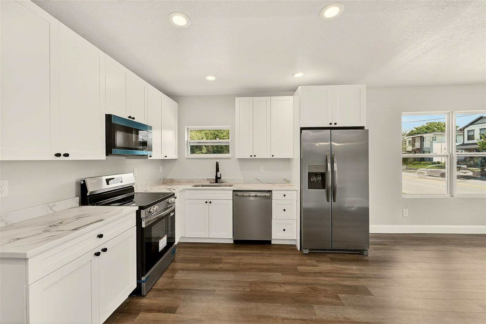 Image 3 of 35 For 206 Macdill Avenue