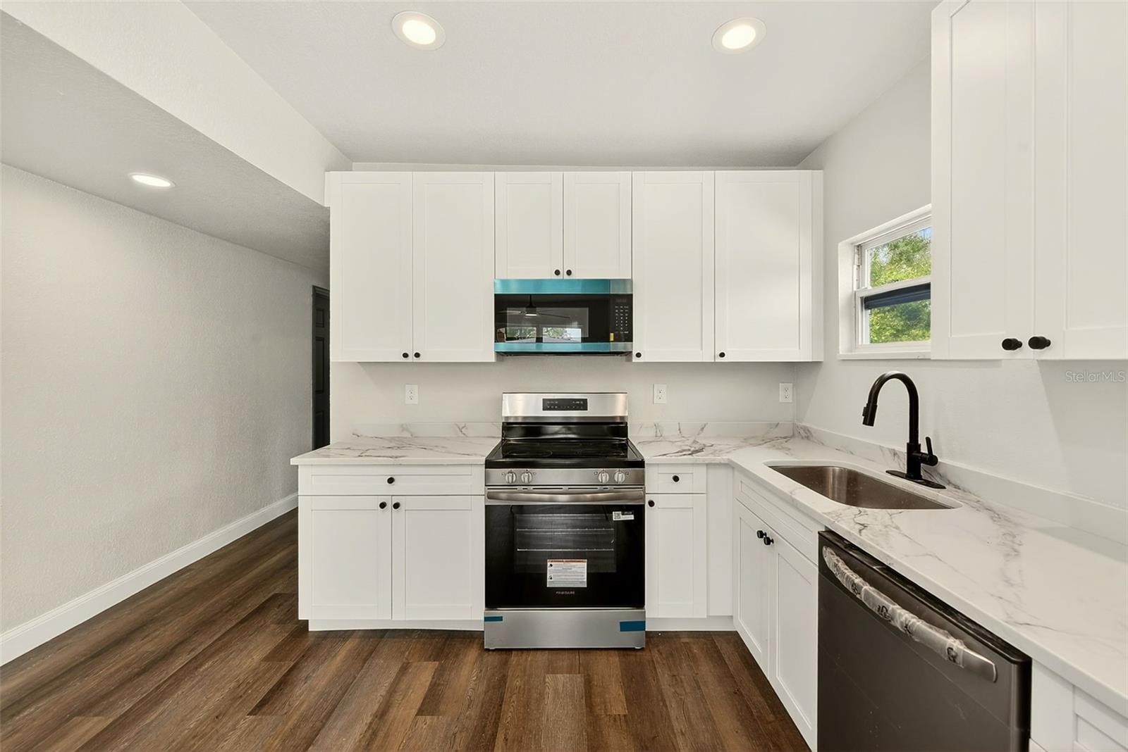 Image 4 of 35 For 206 Macdill Avenue