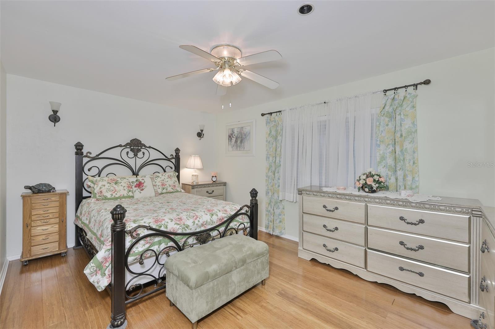 Image 13 of 21 For 608 La Jolla Avenue