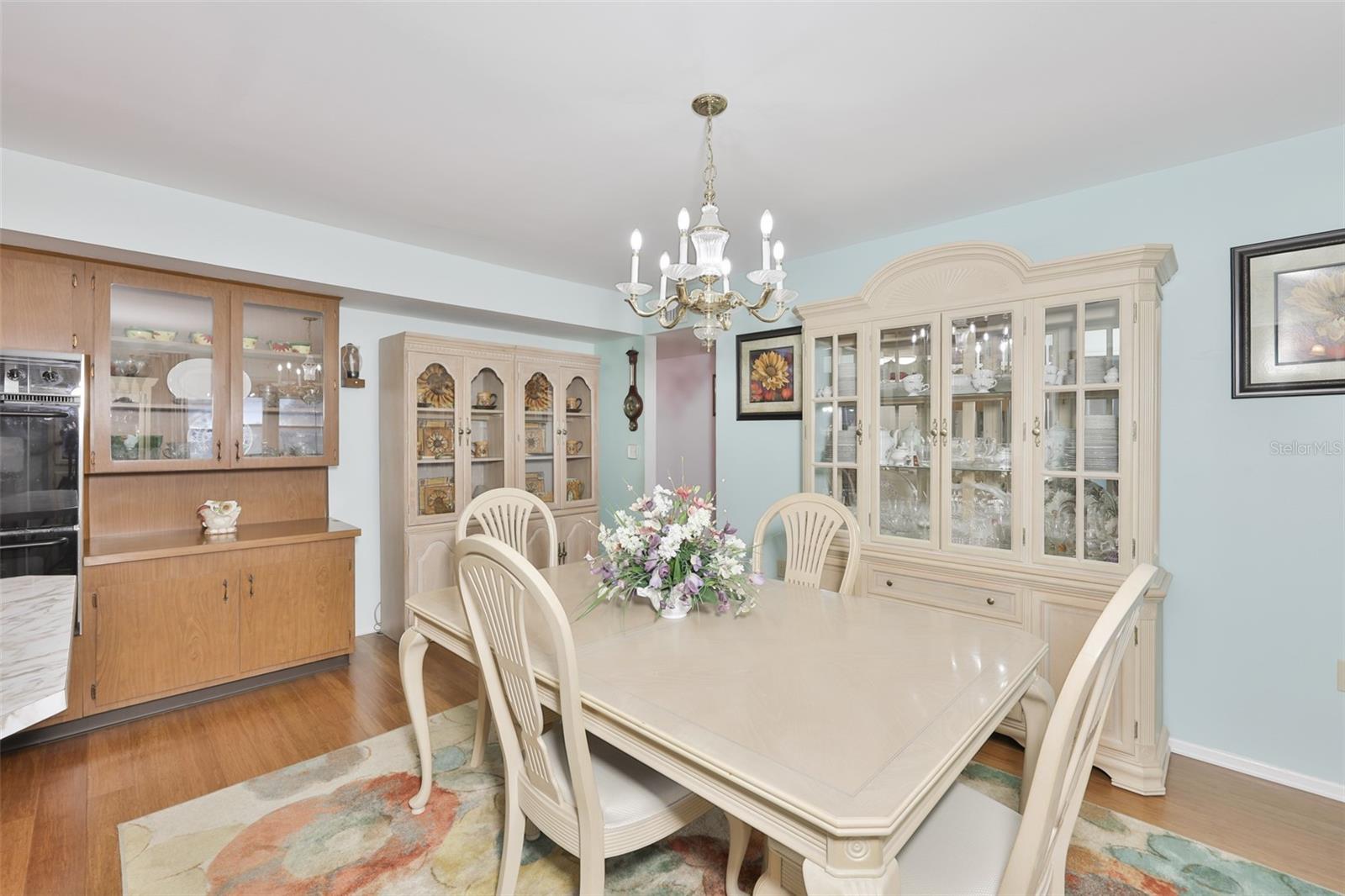 Image 5 of 21 For 608 La Jolla Avenue