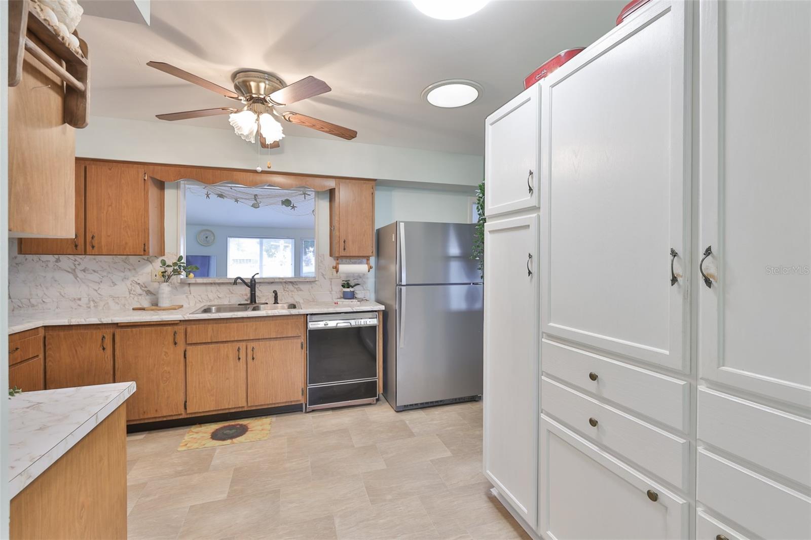 Image 9 of 21 For 608 La Jolla Avenue