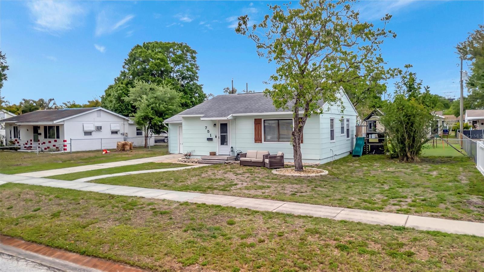 Image 4 of 17 For 751 53rd Avenue N