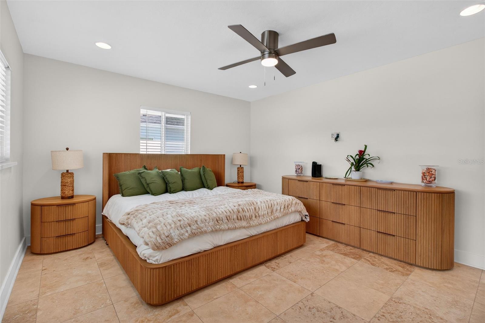 Image 15 of 39 For 517 39th Avenue