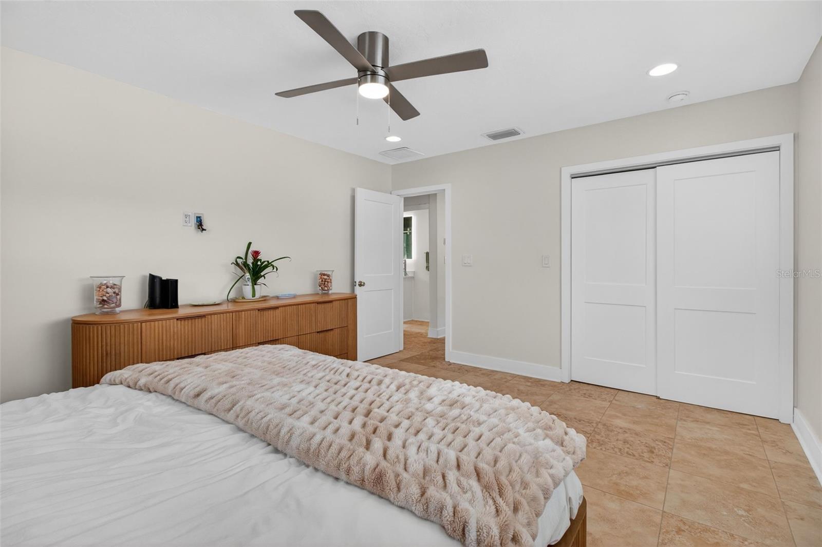 Image 16 of 39 For 517 39th Avenue