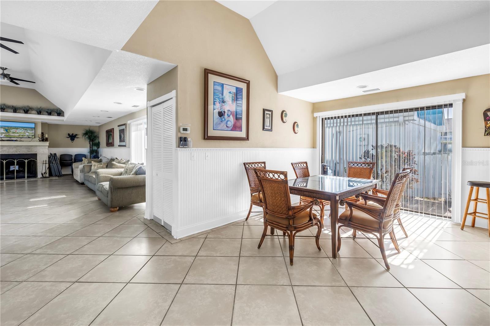 Listing photo id 19 for 455 Alt 19 S 266