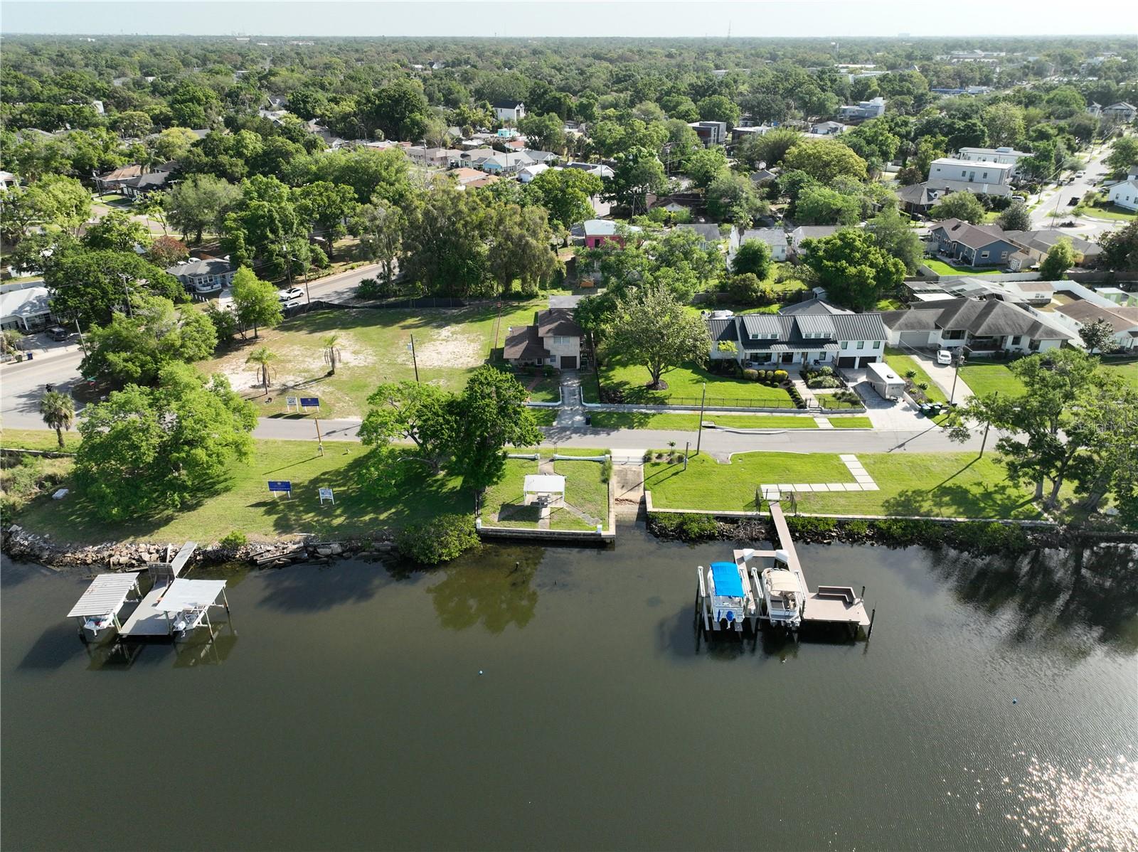 Listing photo id 8 for 2515 Riverside Drive