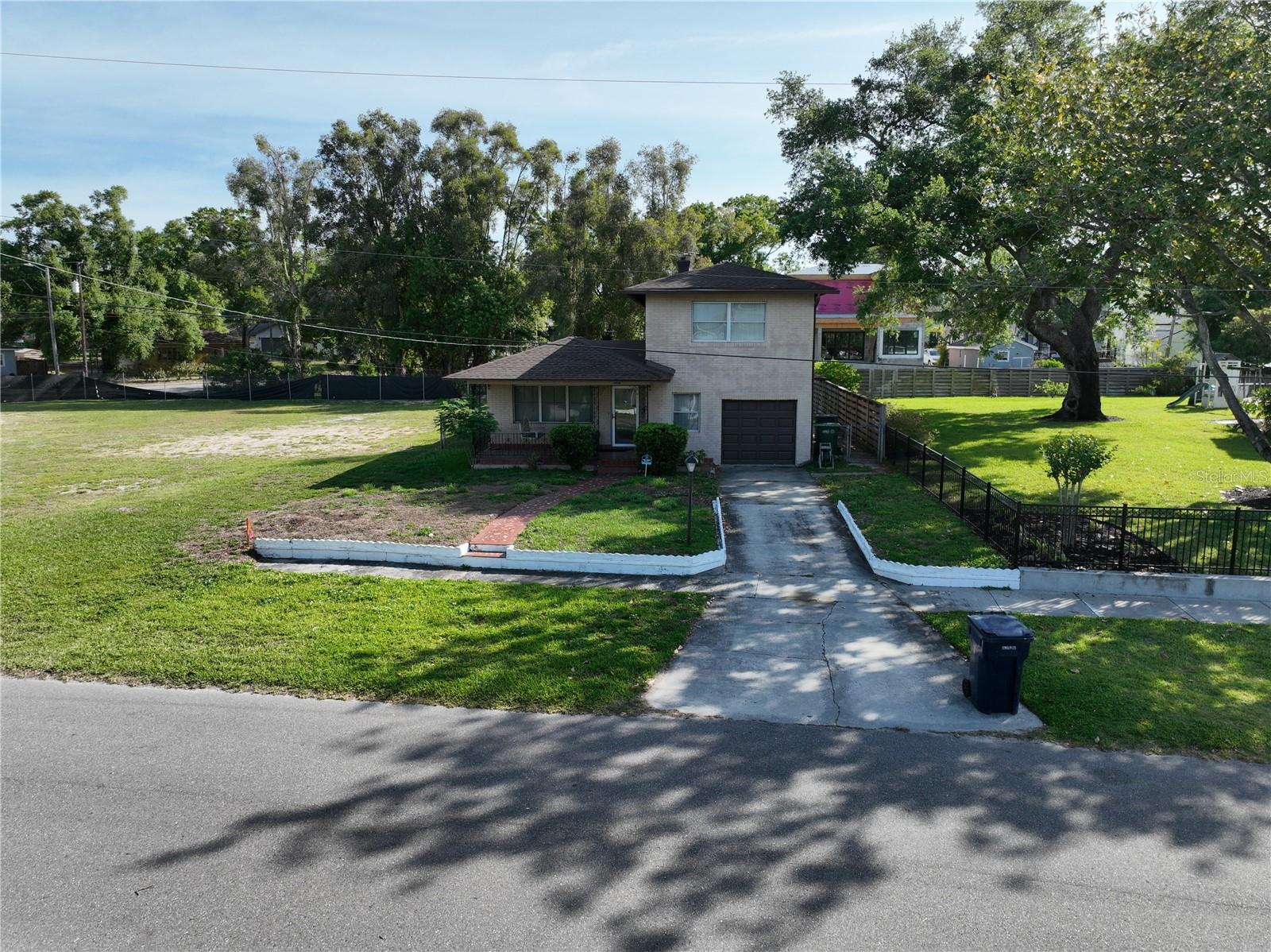 Listing photo id 10 for 2515 Riverside Drive