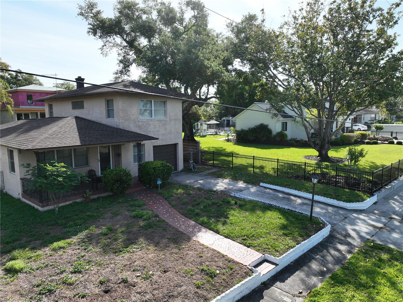 Listing photo id 11 for 2515 Riverside Drive