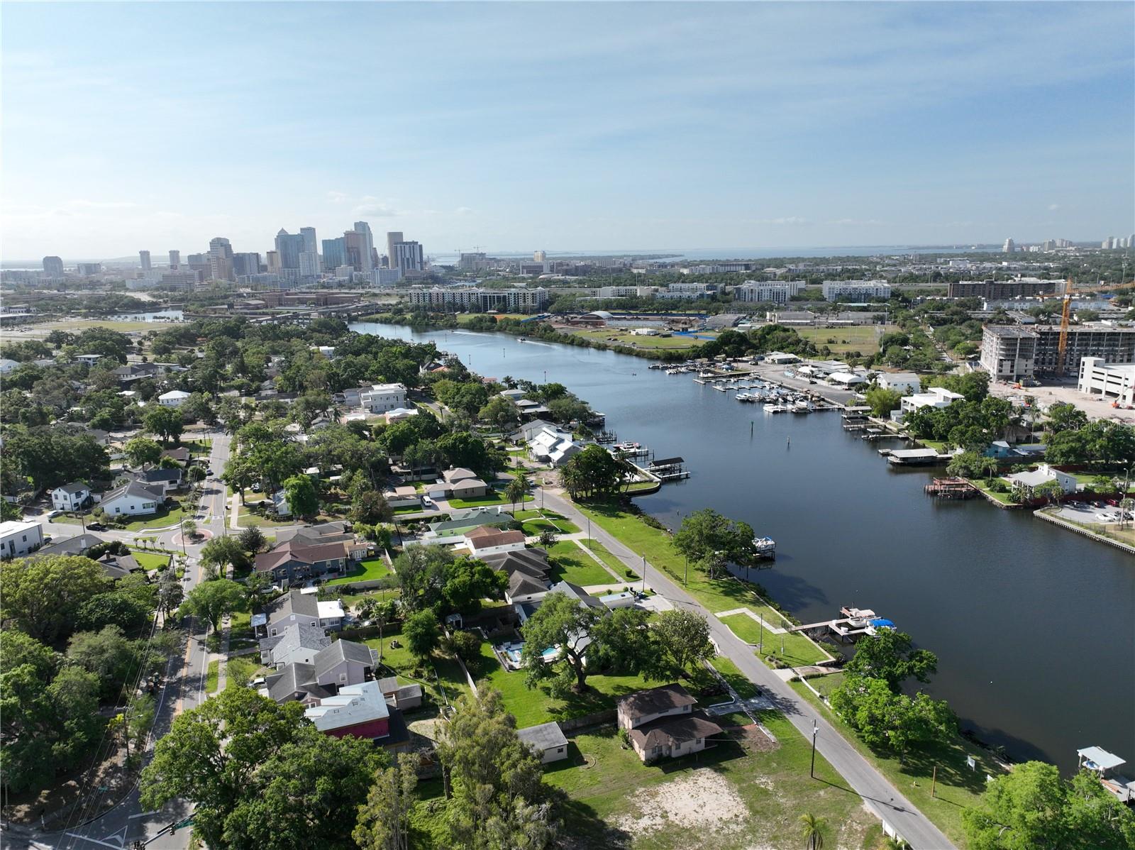 Listing photo id 17 for 2515 Riverside Drive