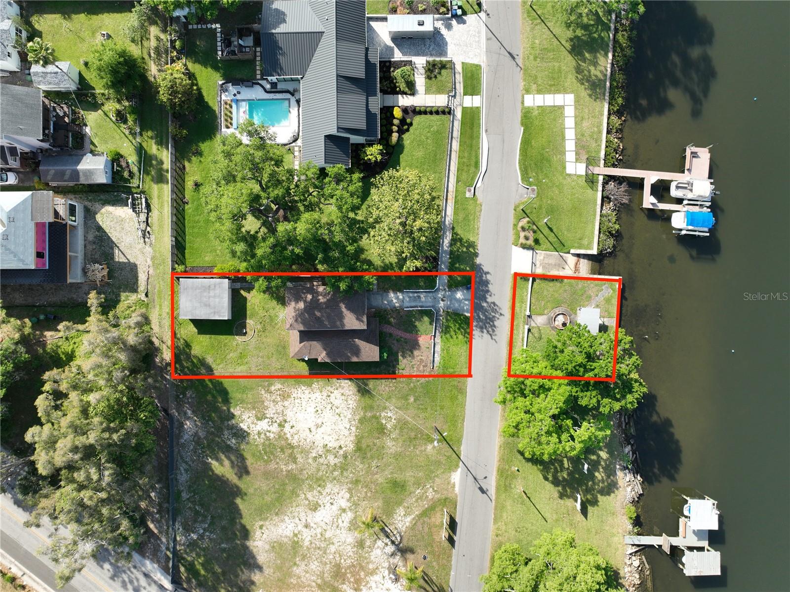 Listing photo id 1 for 2515 Riverside Drive