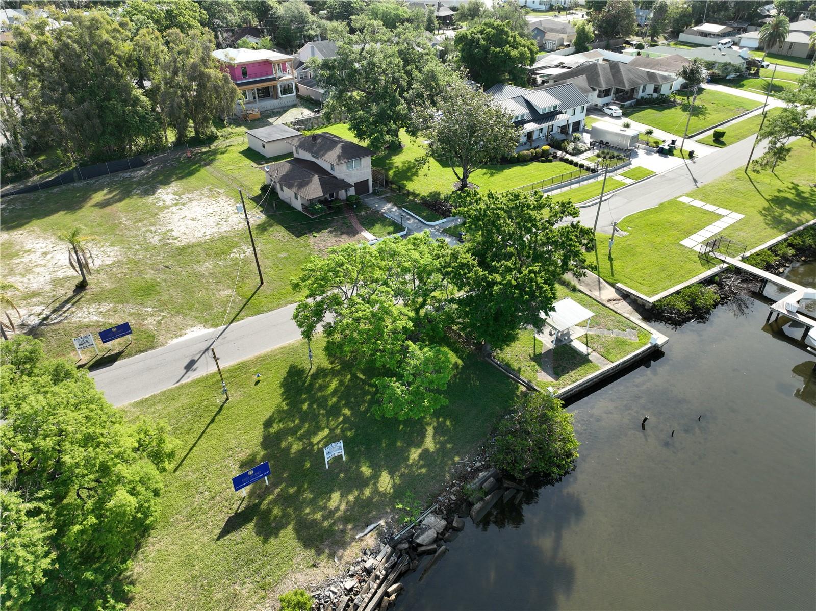 Listing photo id 4 for 2515 Riverside Drive