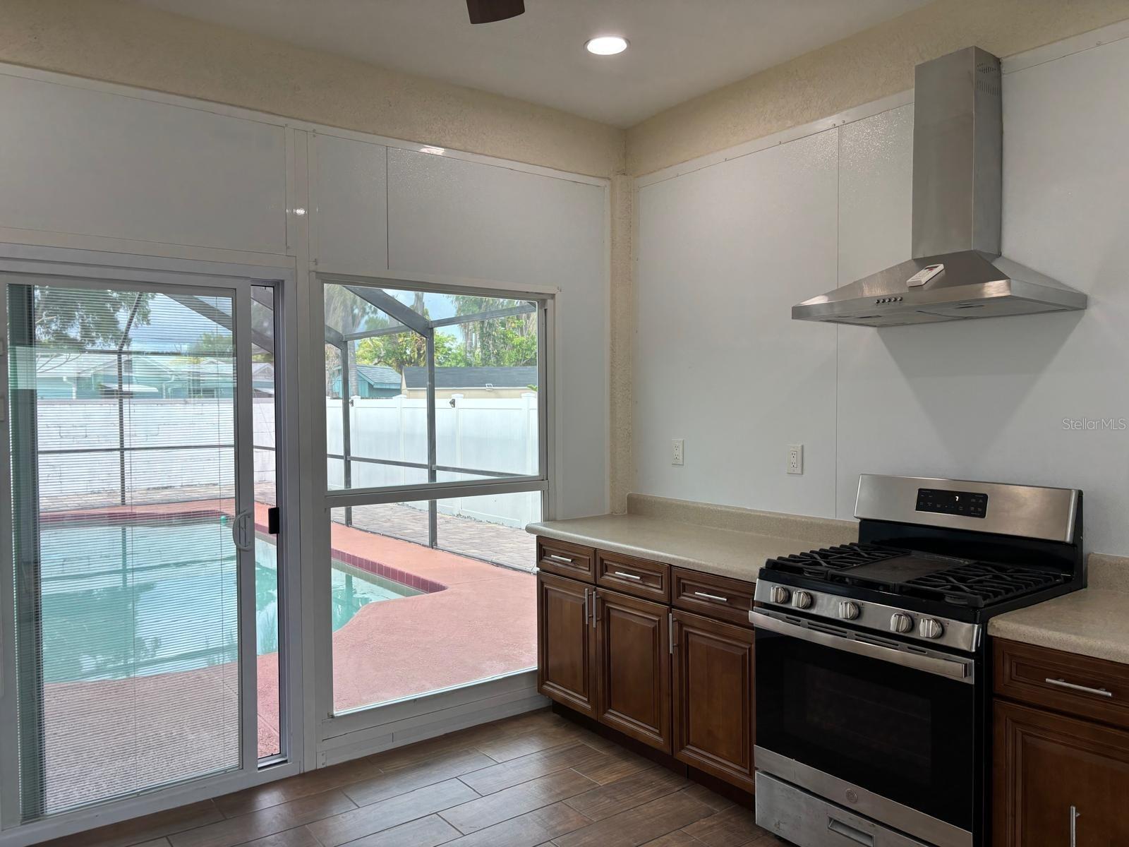 Listing photo id 12 for 6747 Ralston Beach Circle