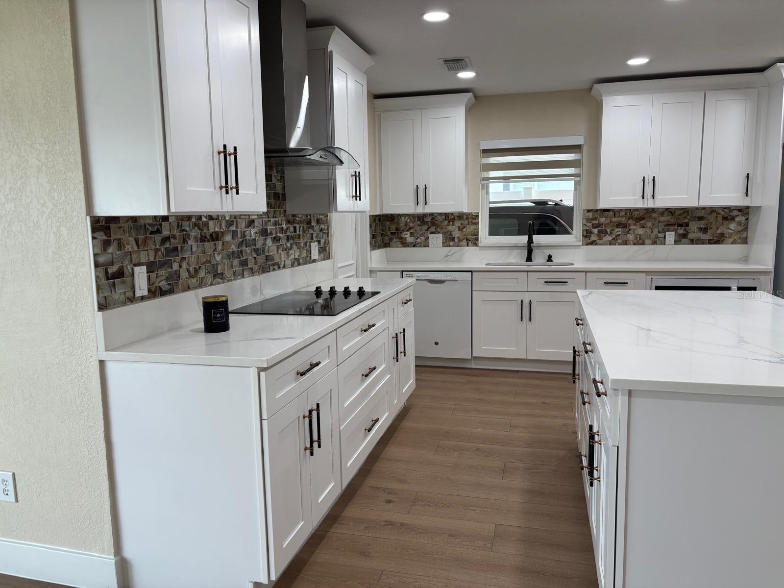 Listing photo id 3 for 6747 Ralston Beach Circle