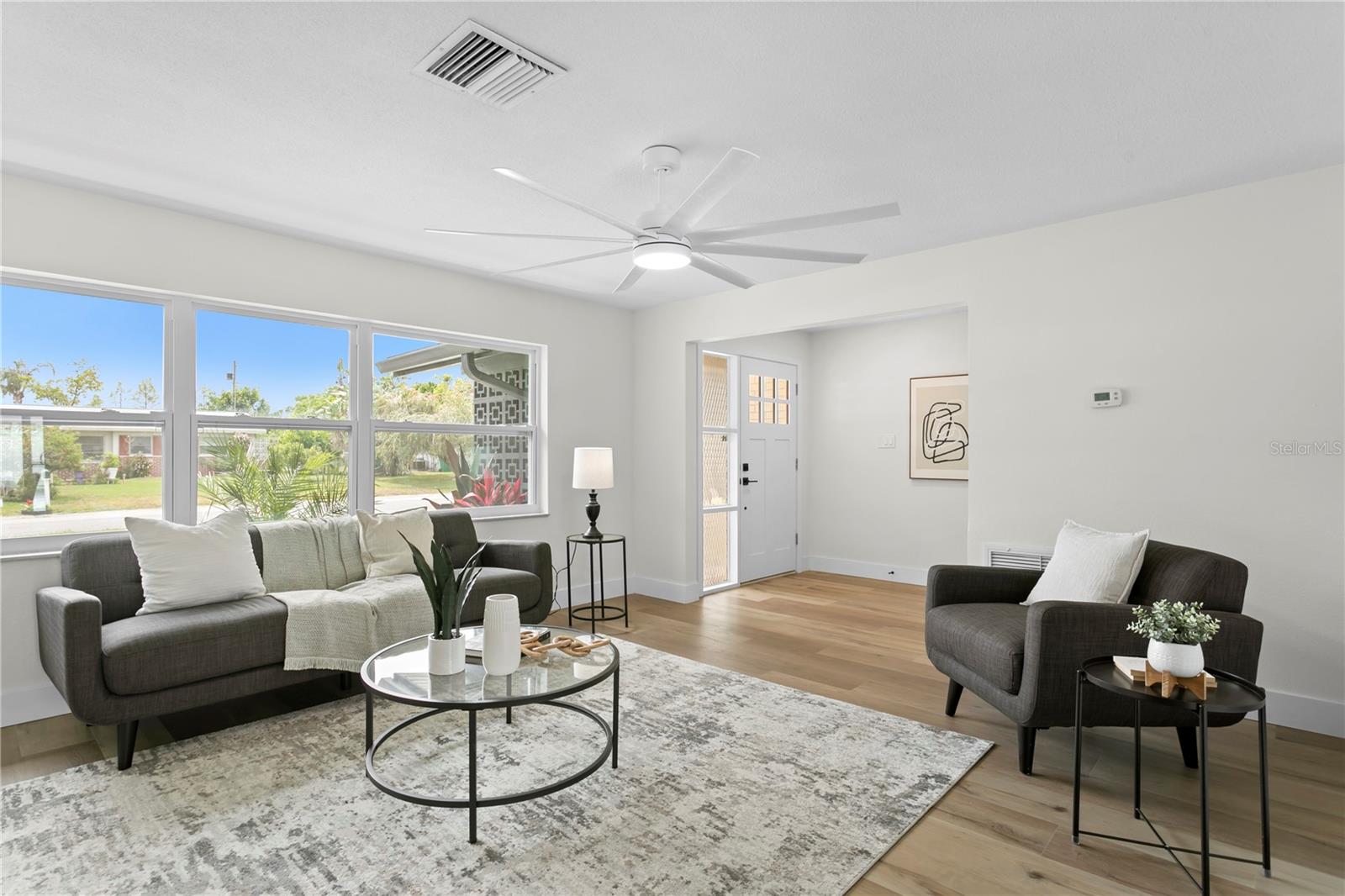 Listing photo id 8 for 1664 Whitewood Drive