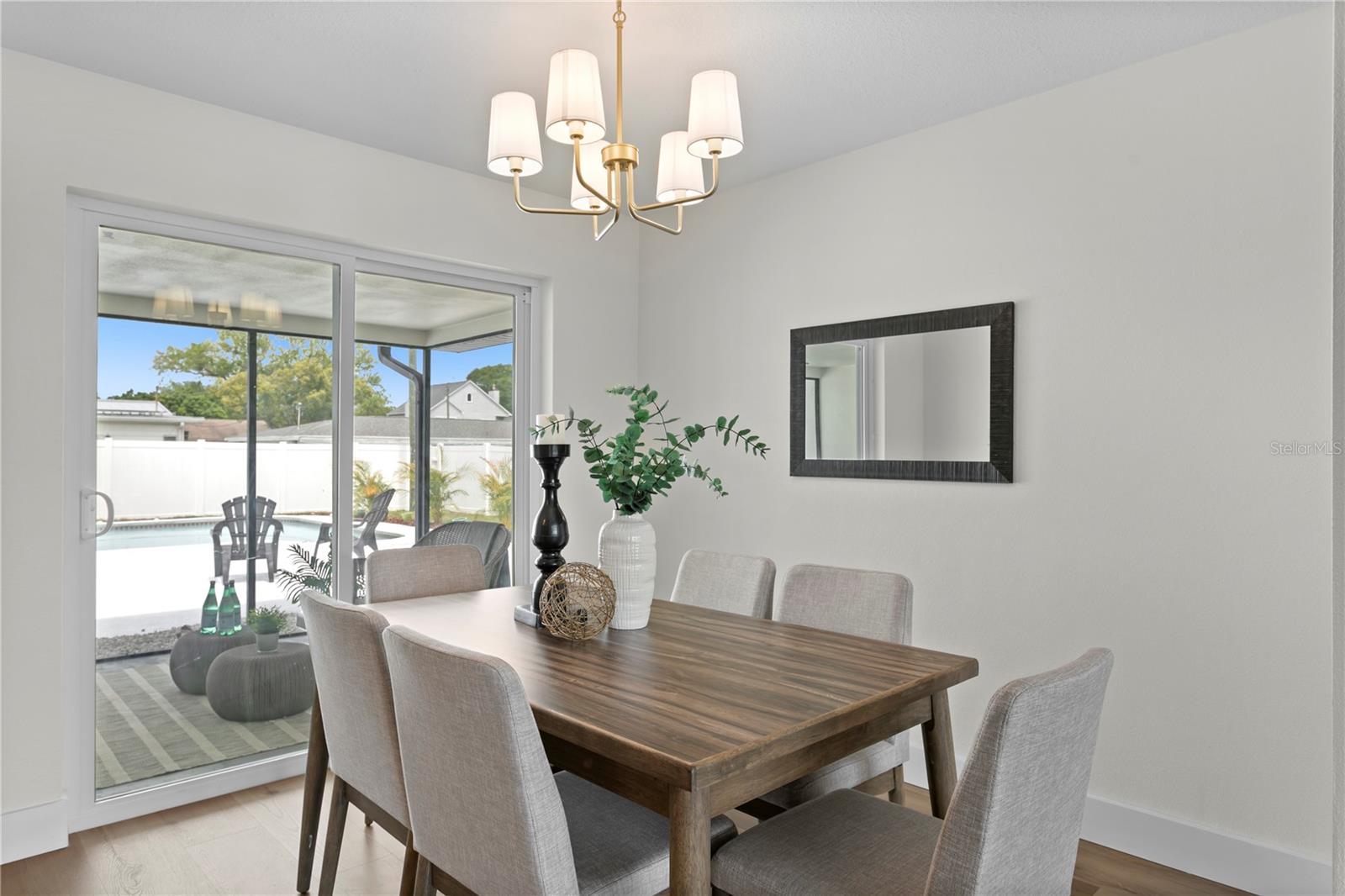 Listing photo id 12 for 1664 Whitewood Drive