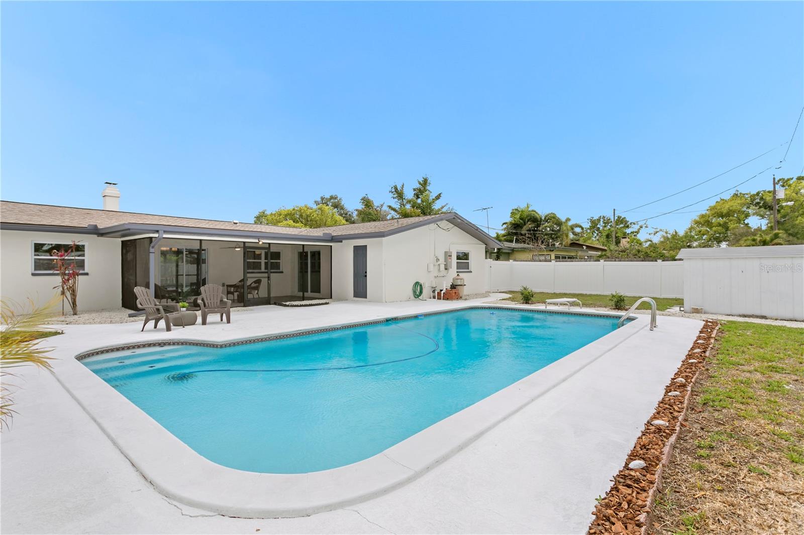 Listing photo id 0 for 1664 Whitewood Drive