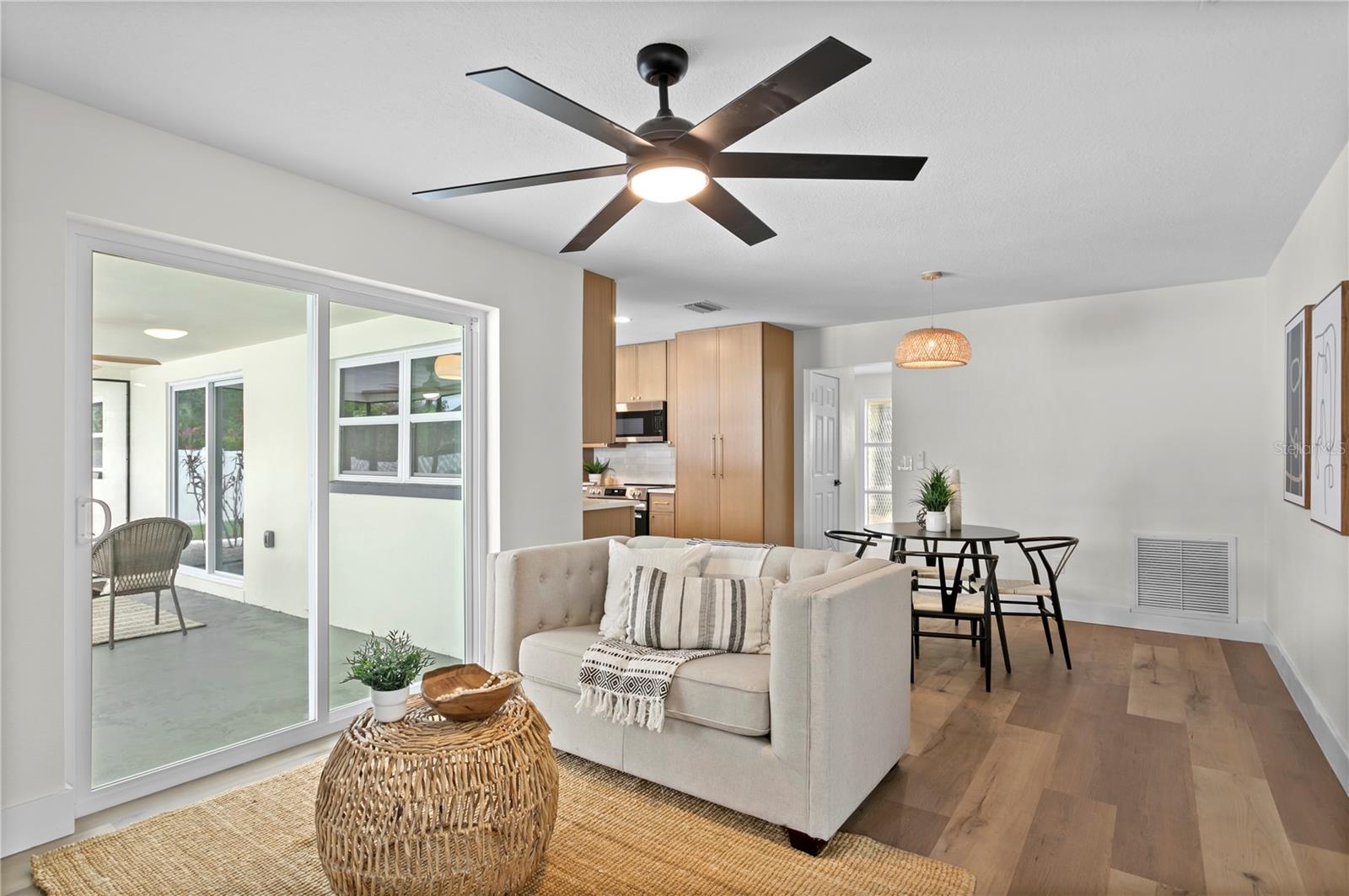 Listing photo id 23 for 1664 Whitewood Drive