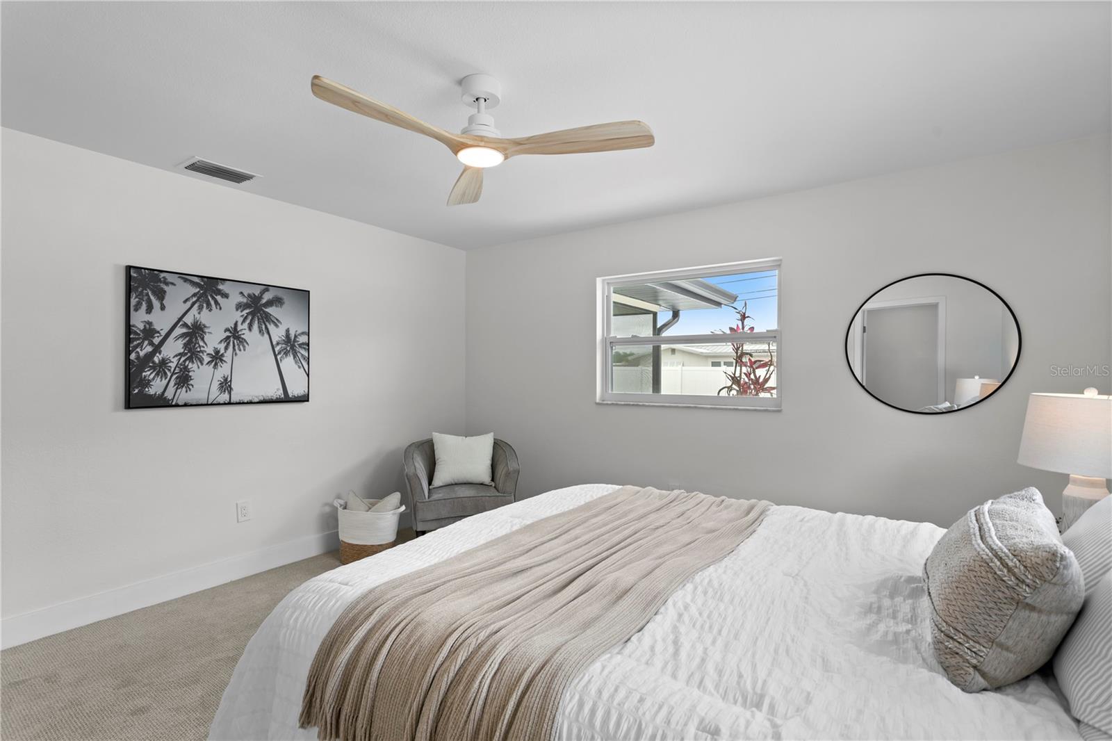 Listing photo id 25 for 1664 Whitewood Drive