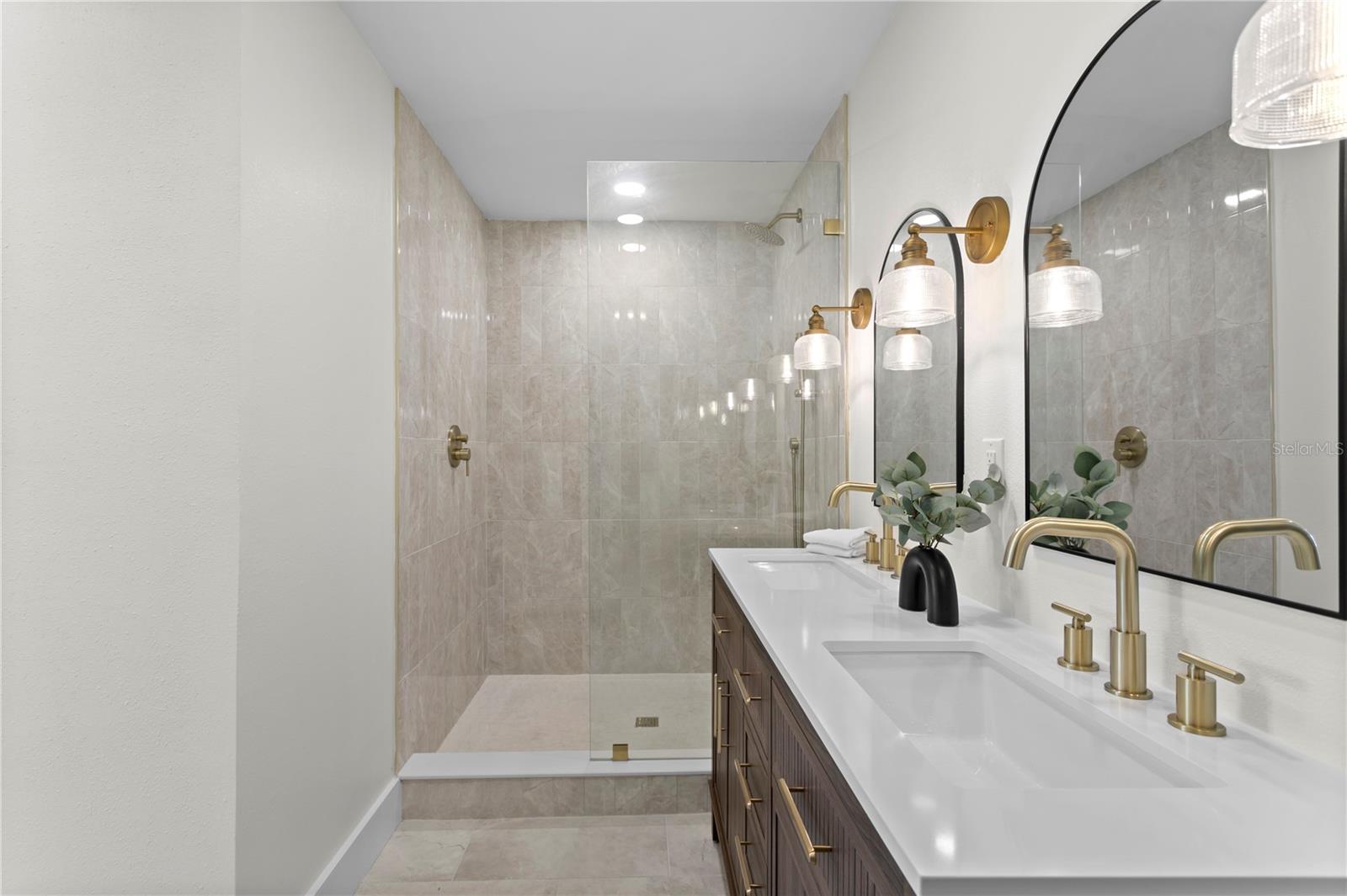 Listing photo id 29 for 1664 Whitewood Drive