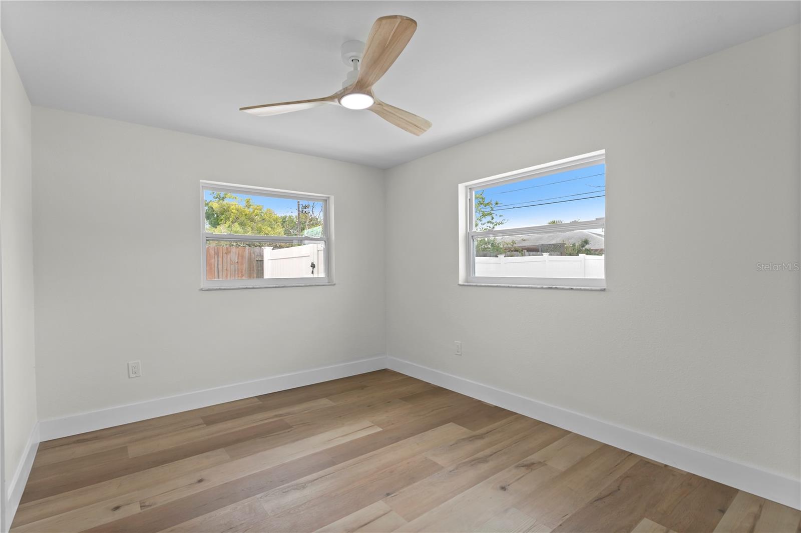 Listing photo id 31 for 1664 Whitewood Drive