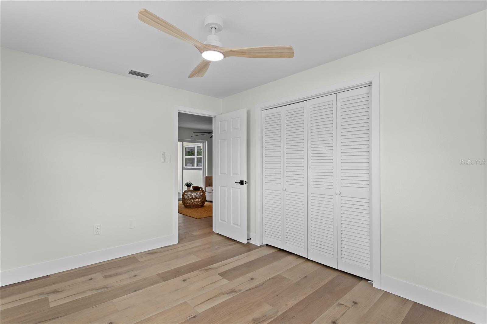 Listing photo id 32 for 1664 Whitewood Drive