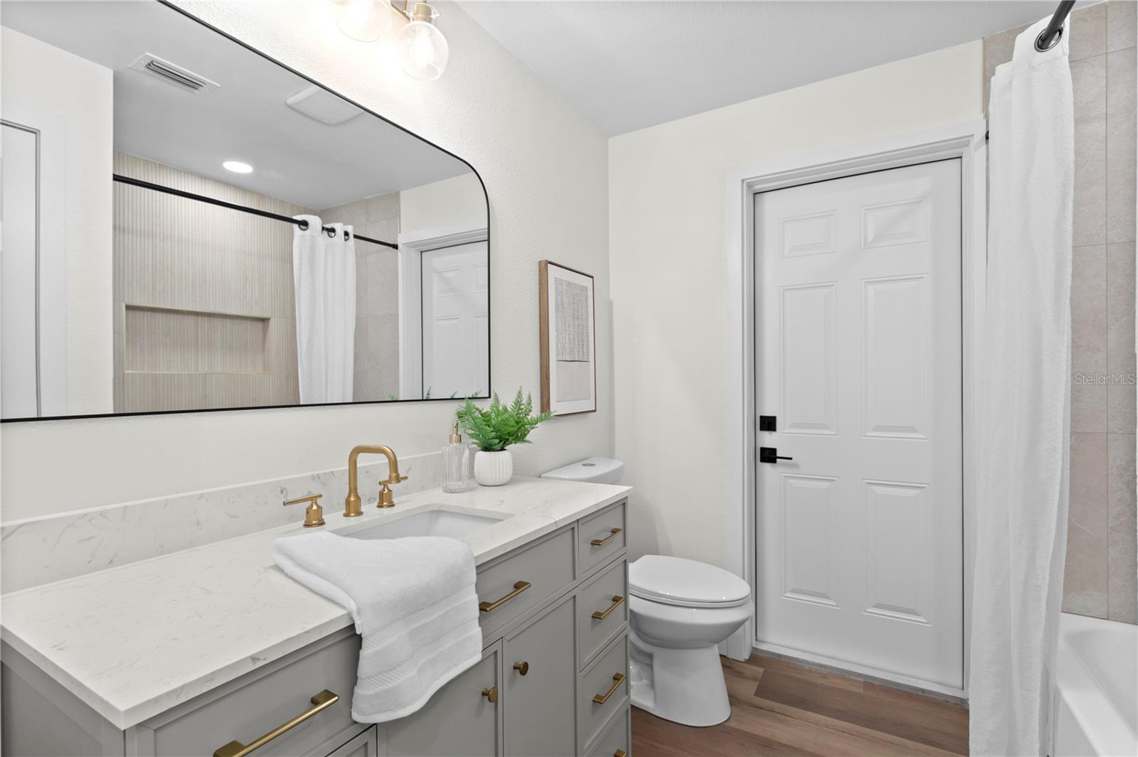 Listing photo id 33 for 1664 Whitewood Drive